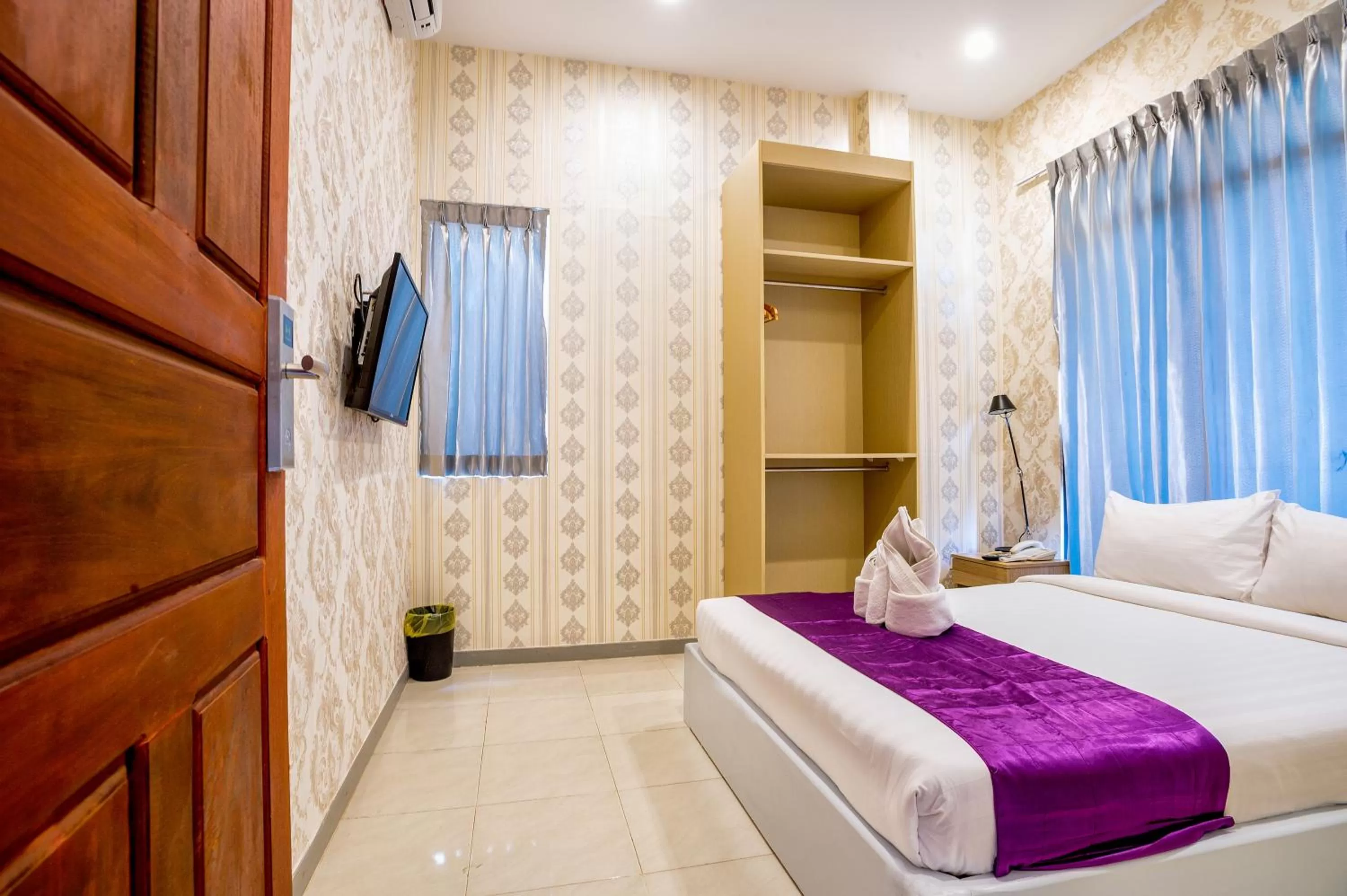 Photo of the whole room, Bed in White Residence Hotel & Apartment