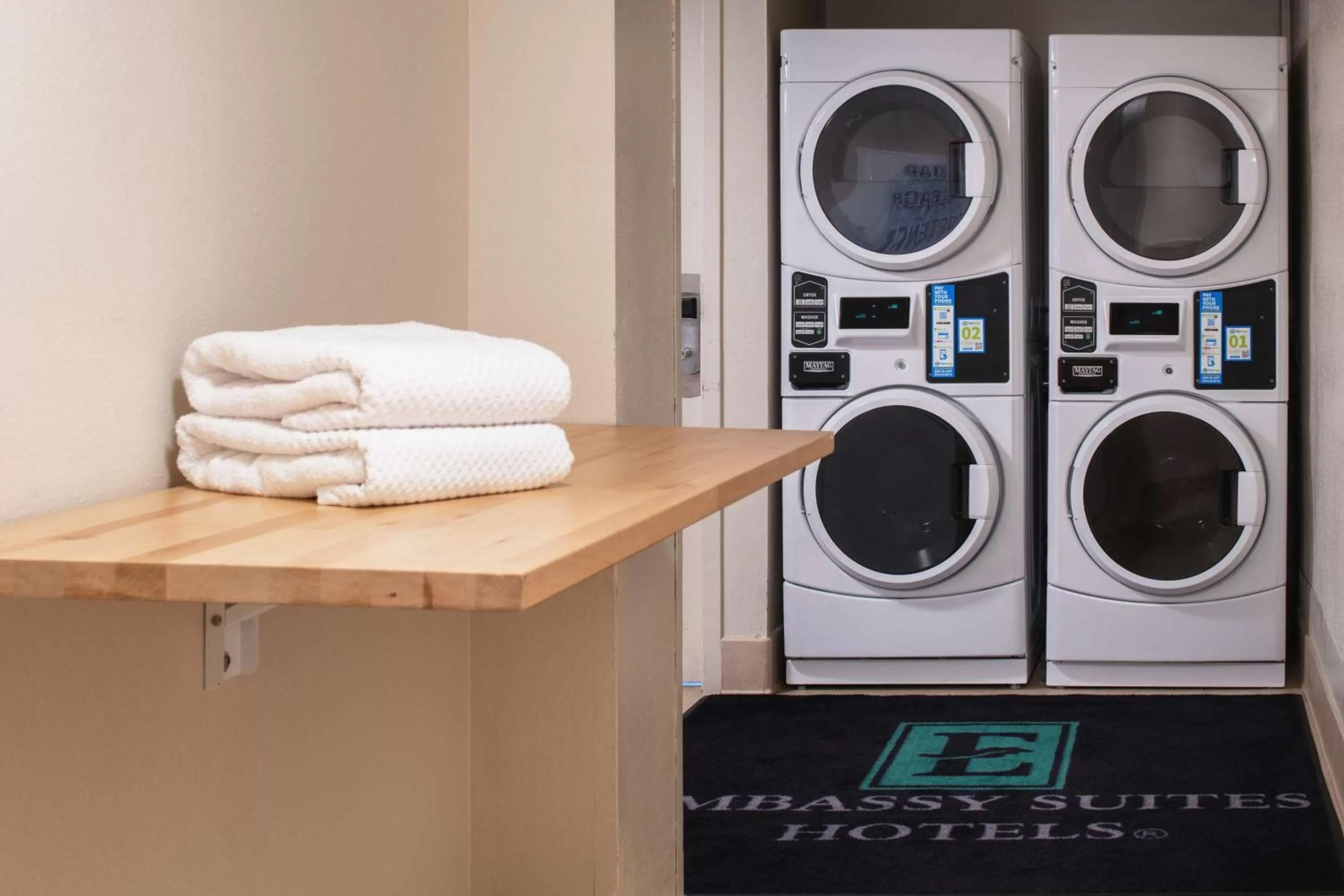 Photo of the whole room in Embassy Suites By Hilton Seattle - Tacoma International Airport