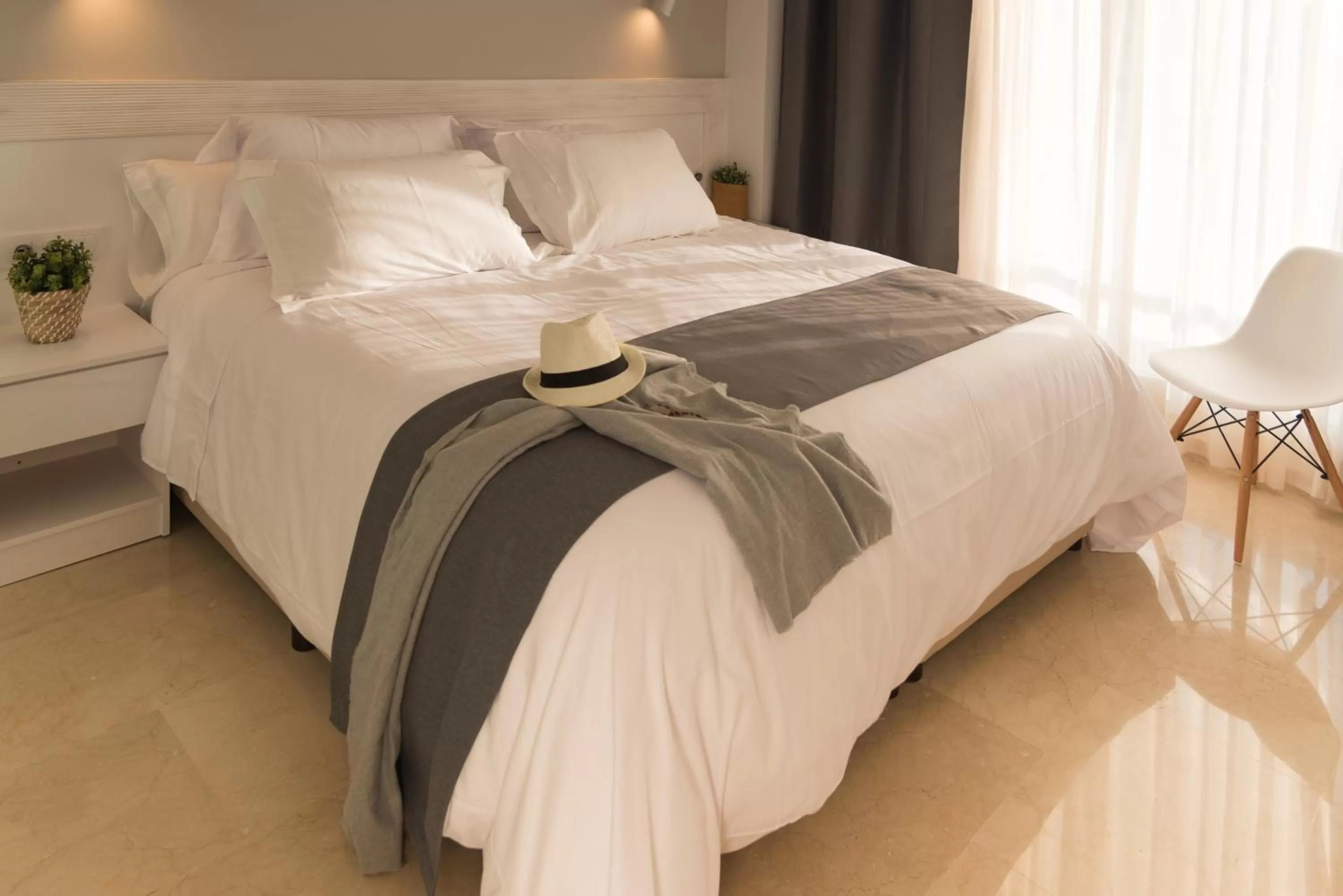 Bedroom, Bed in Mediterraneo Sitges