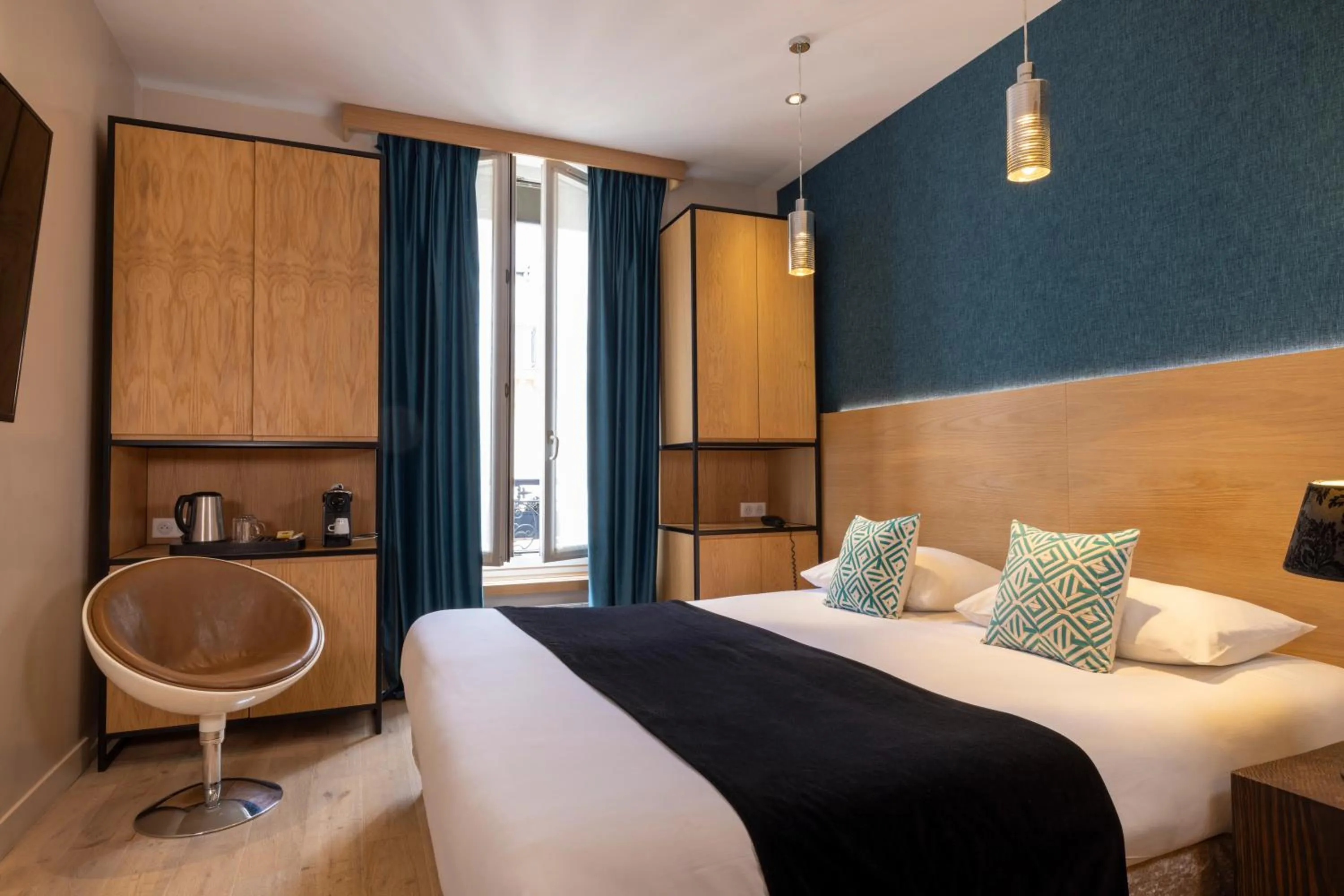 Bedroom, Bed in Hôtel Elixir