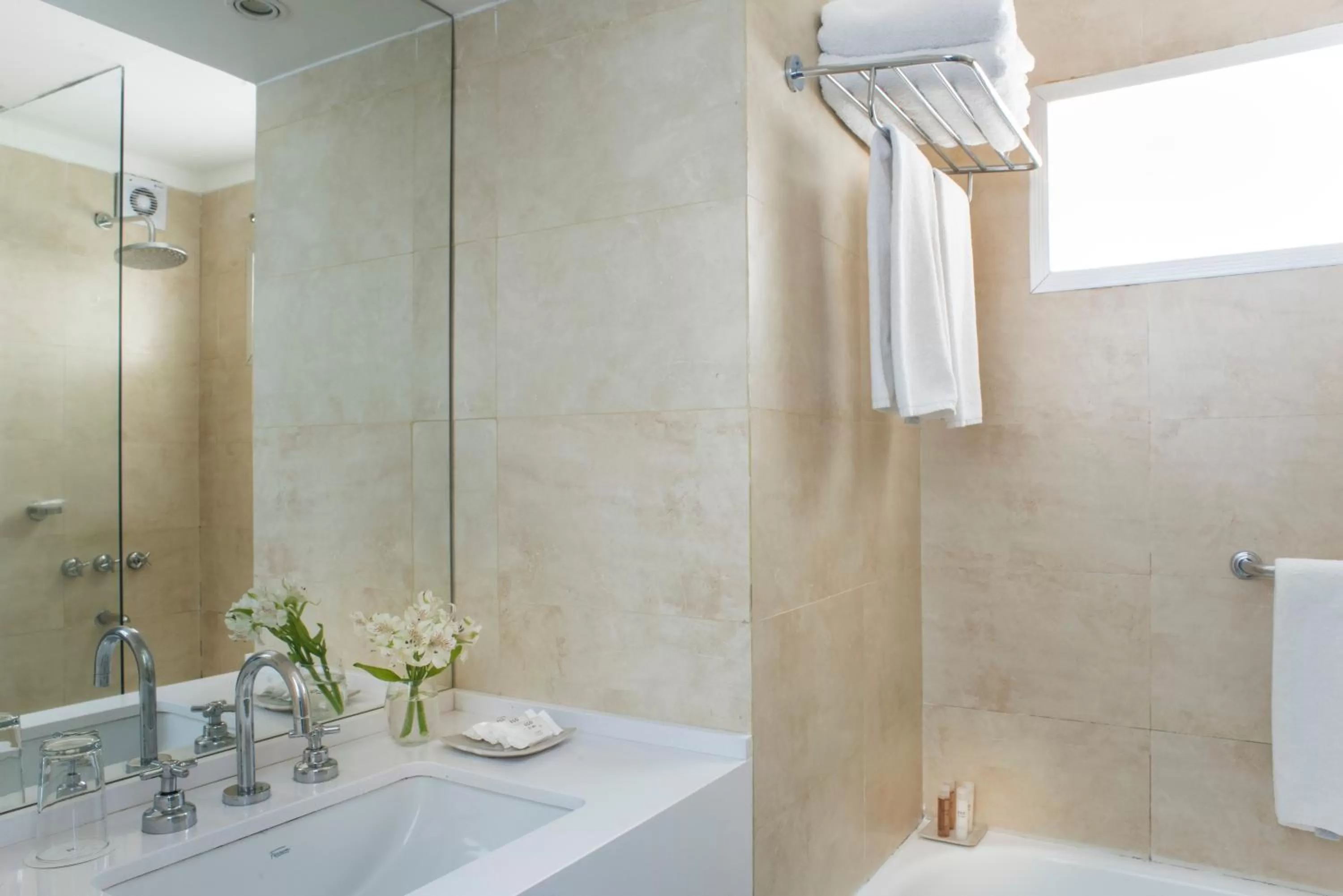 Bathroom in Rochester Hotel M