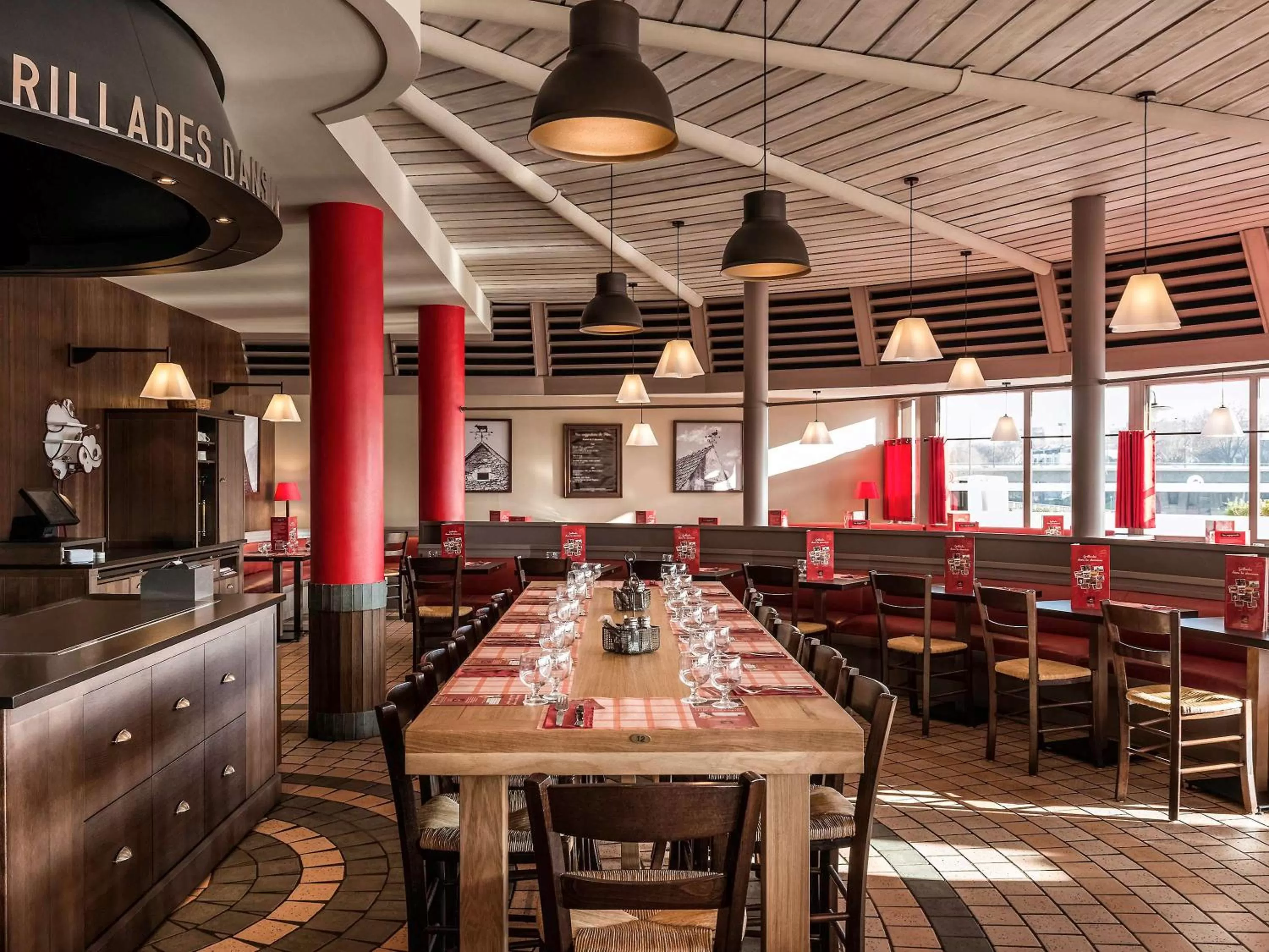 Restaurant/places to eat in ibis Paris La Defense Courbevoie