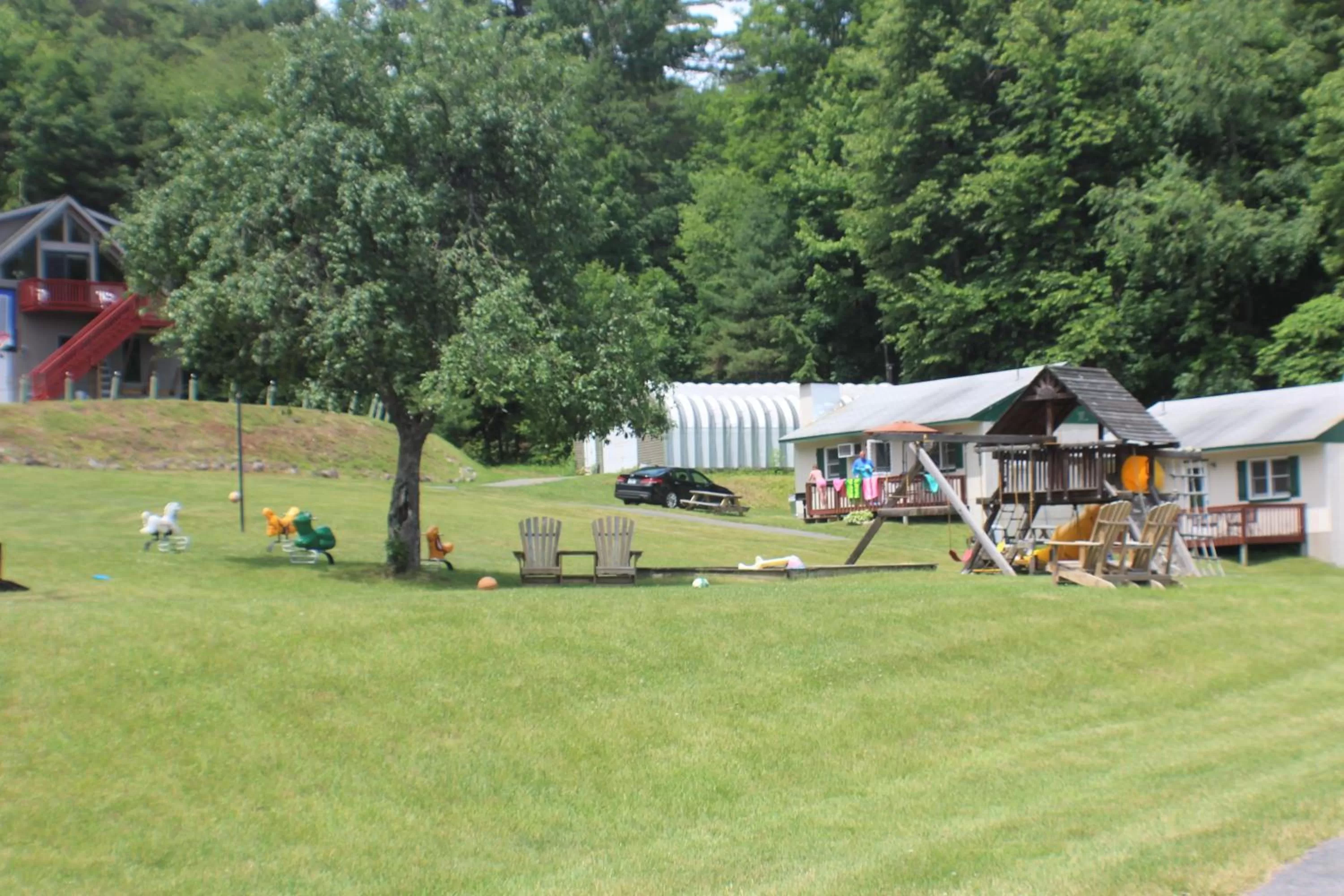 Children play ground in Hill View Motel and Cottages