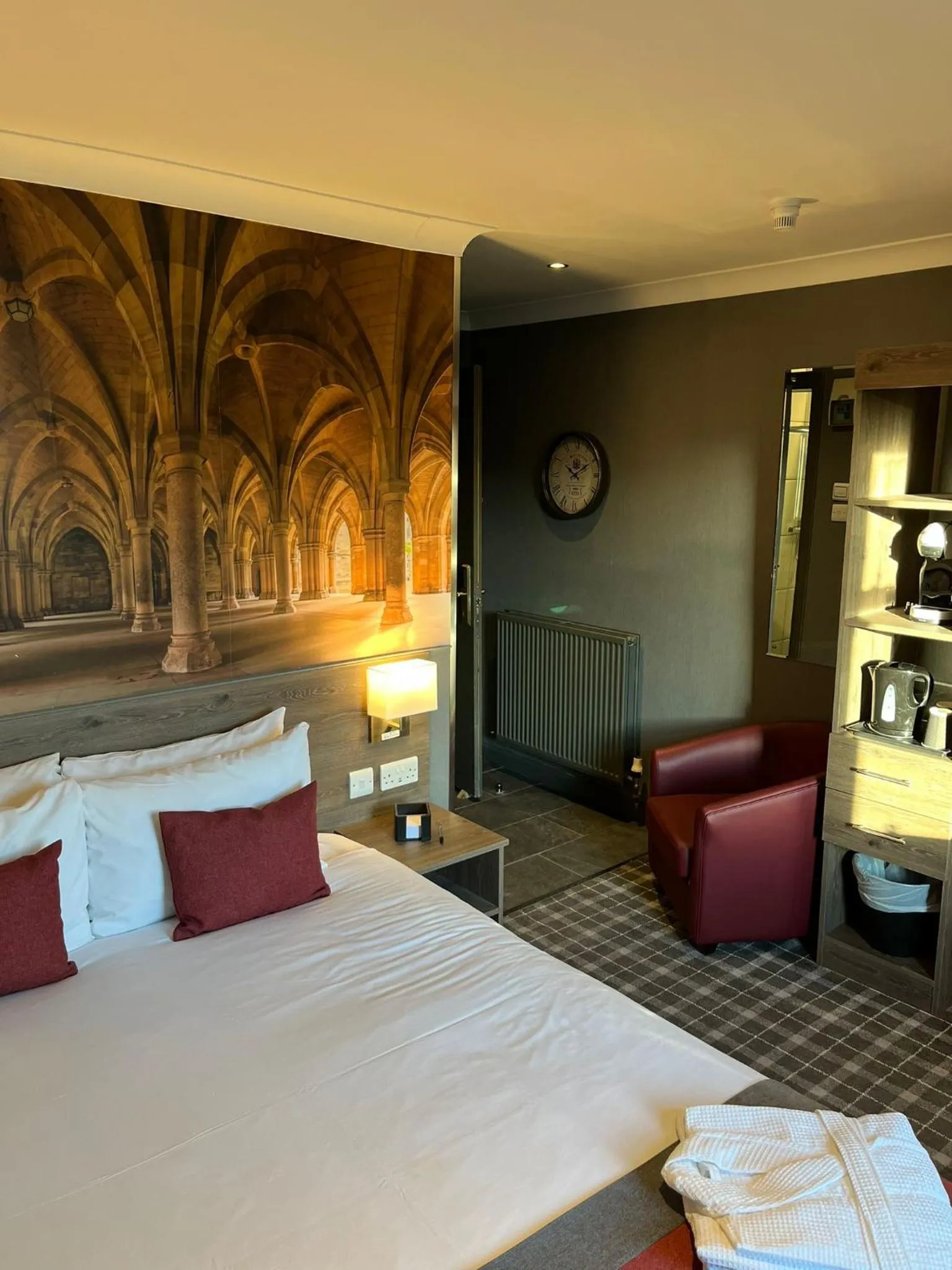 Bed in Devoncove Hotel Glasgow