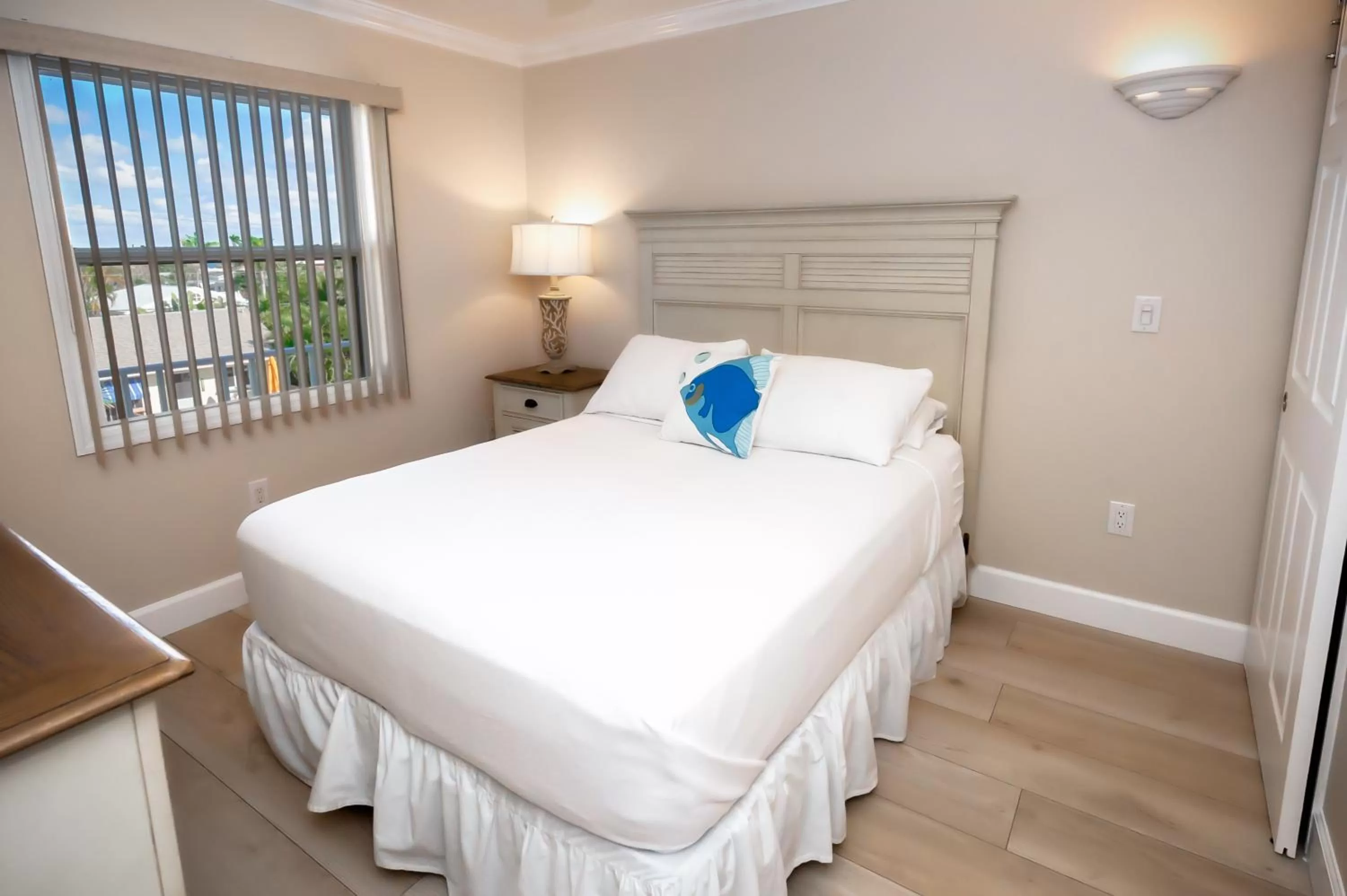 Bed in Cedar Cove Resort & Cottages