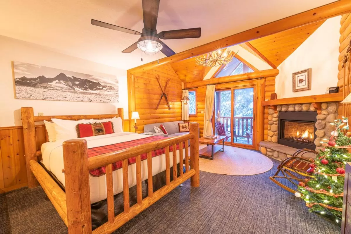 Suite with Jacuzzi and Sofa bed in Baker Creek By Basecamp