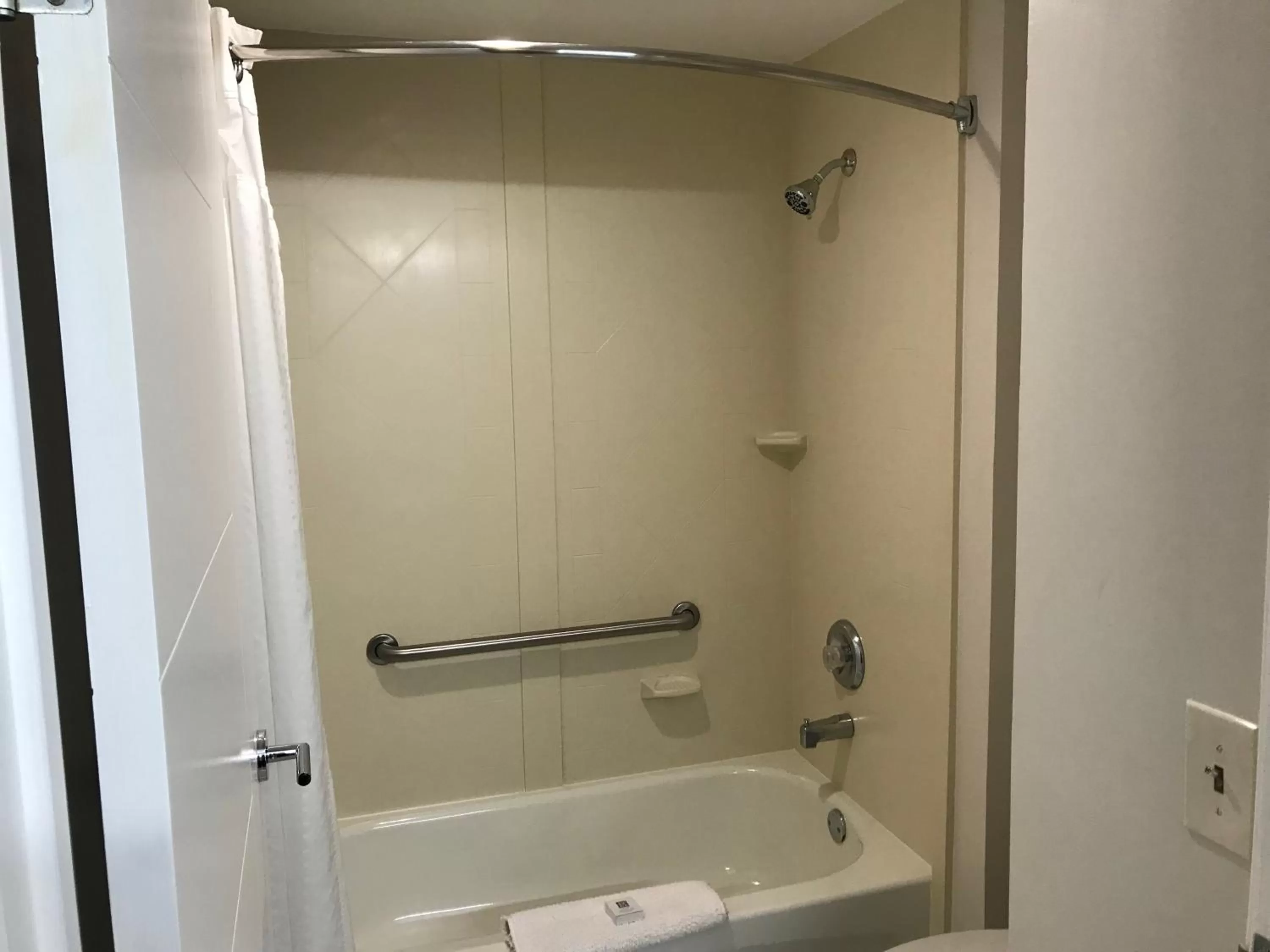 Shower in HoM, A Trademark Collection Hotel