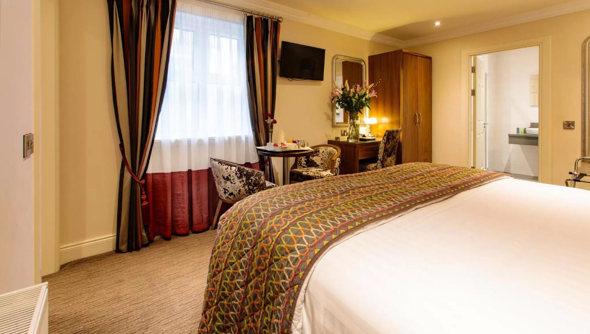 Bedroom, Bed in Grand Hotel Tralee