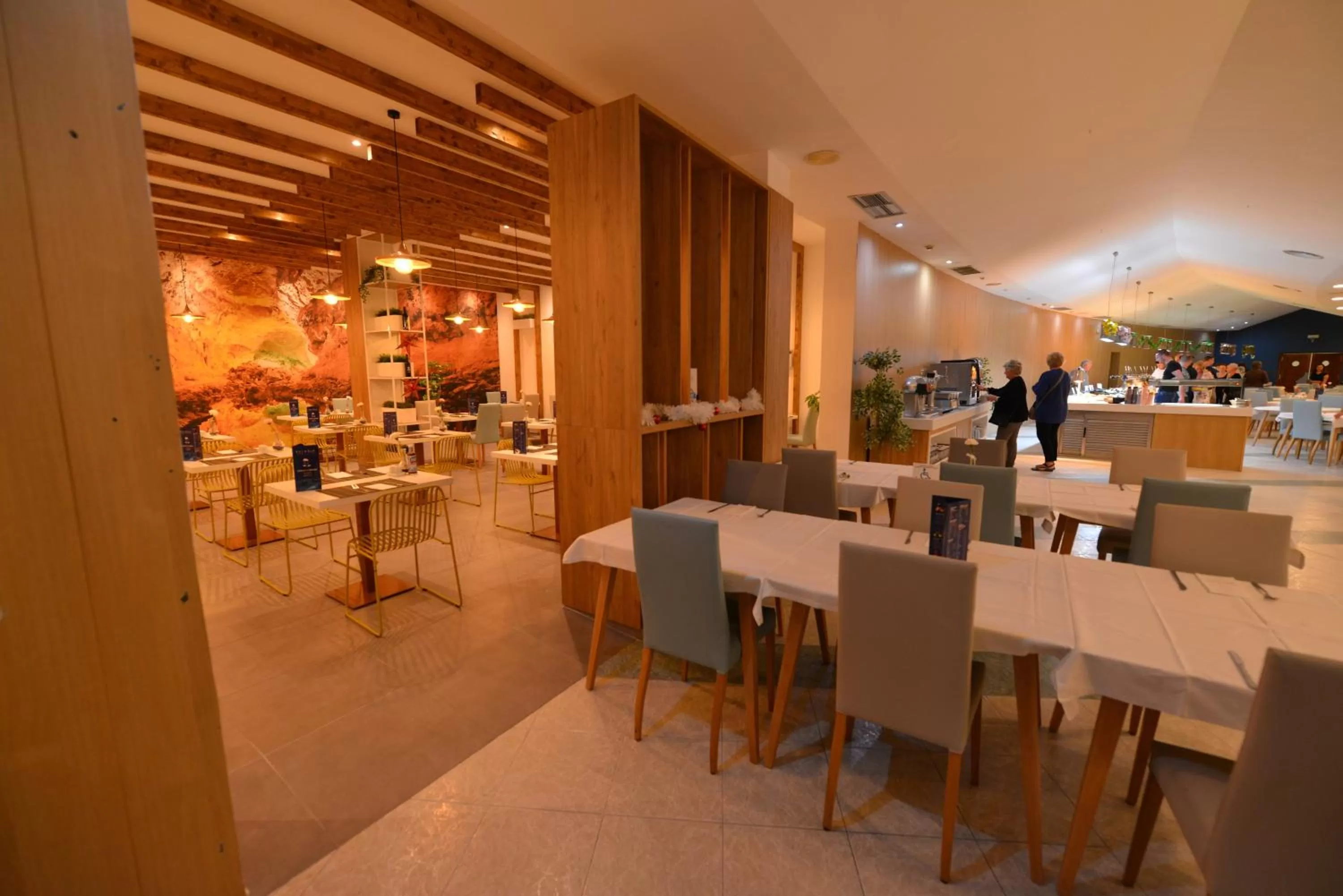 Restaurant/places to eat in Relaxia Lanzasur Club - Aqualava Water Park