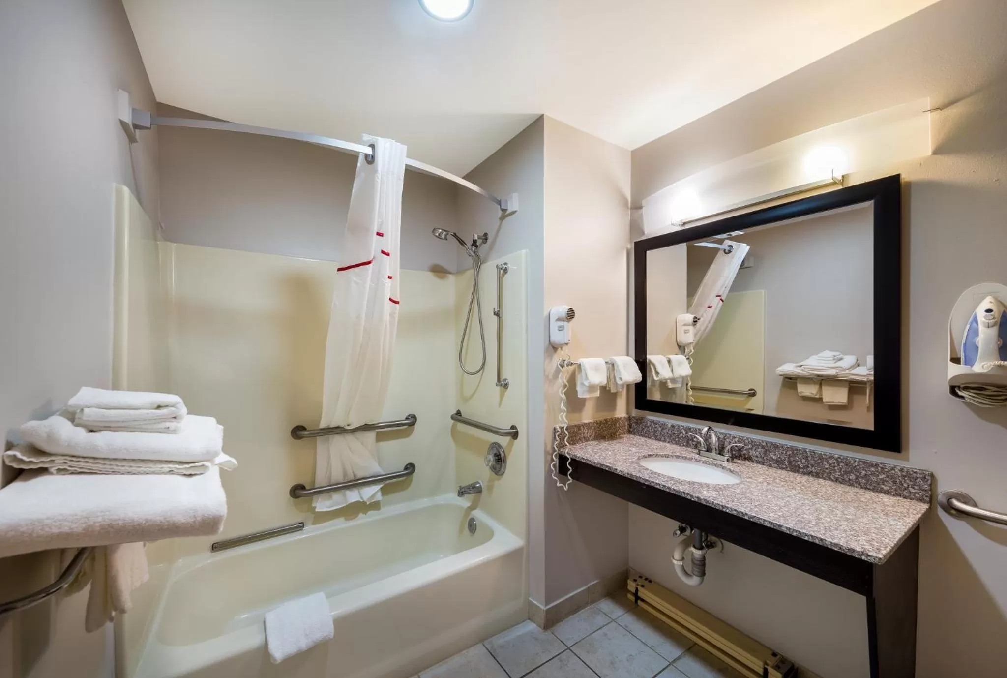 Bathroom in Red Roof Inn Jasper