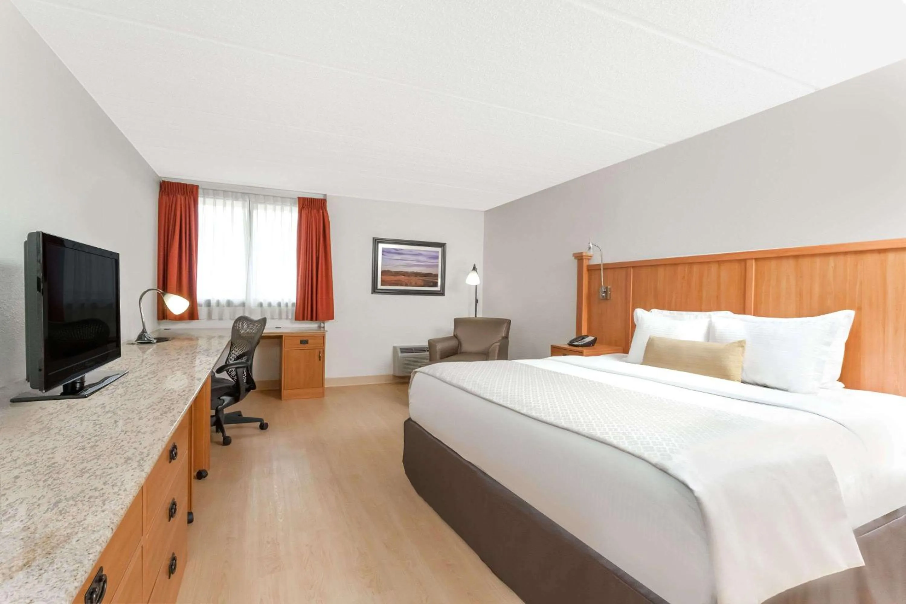 Photo of the whole room, Bed in Wyndham Garden Hotel Austin