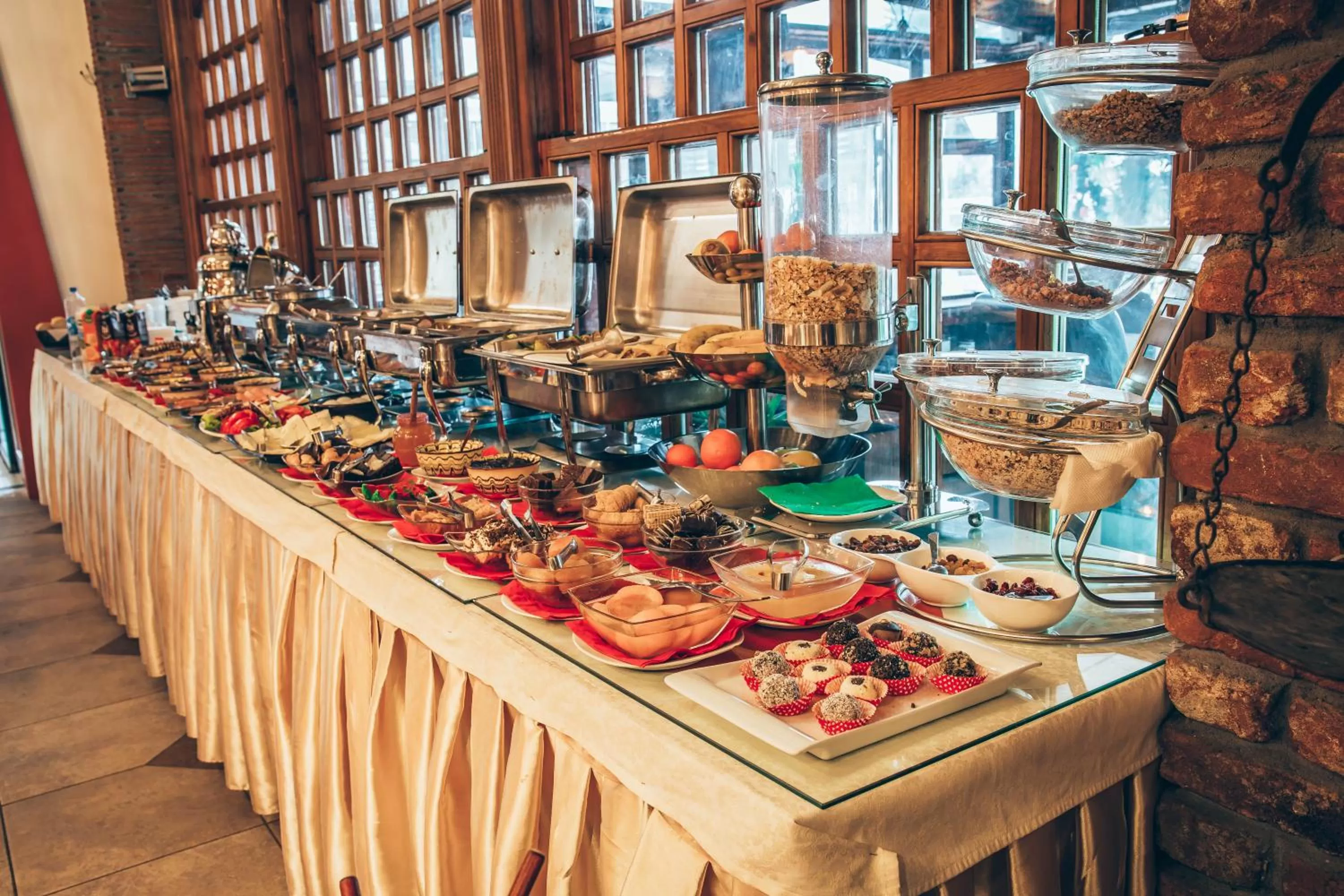 Restaurant/places to eat in Hotel Super 8