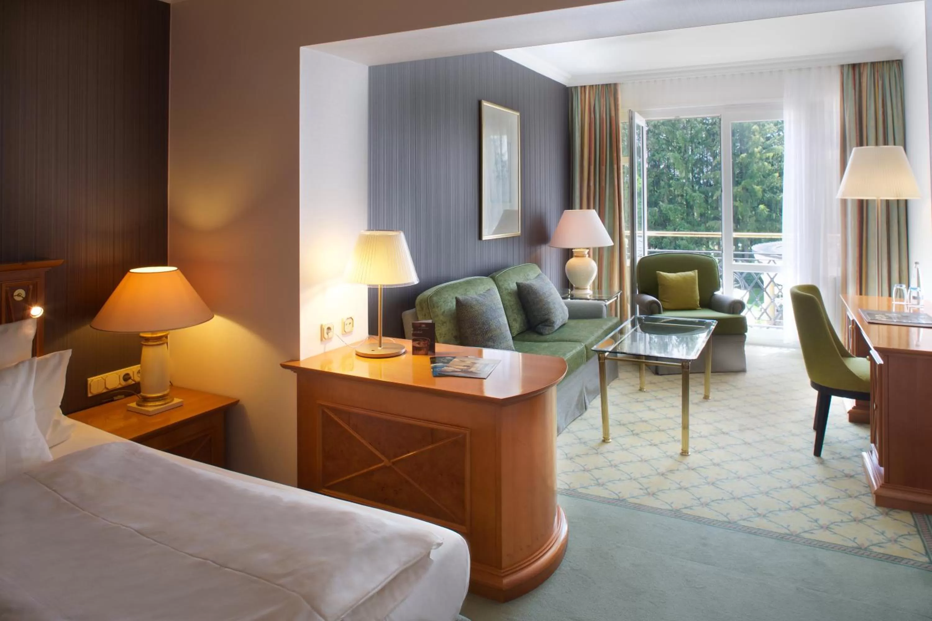 Living room, Bed in Steigenberger Hotel Der Sonnenhof