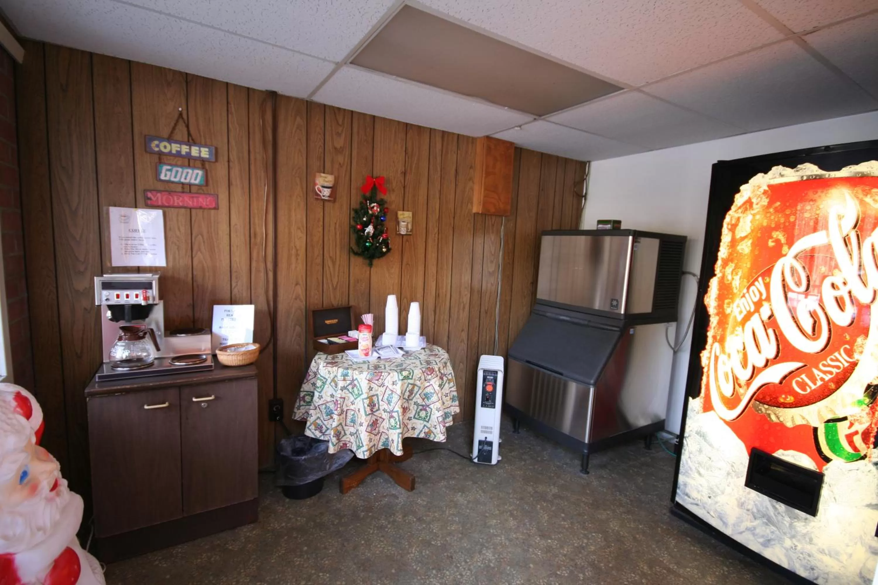 Food and drinks in Nootka Lodge