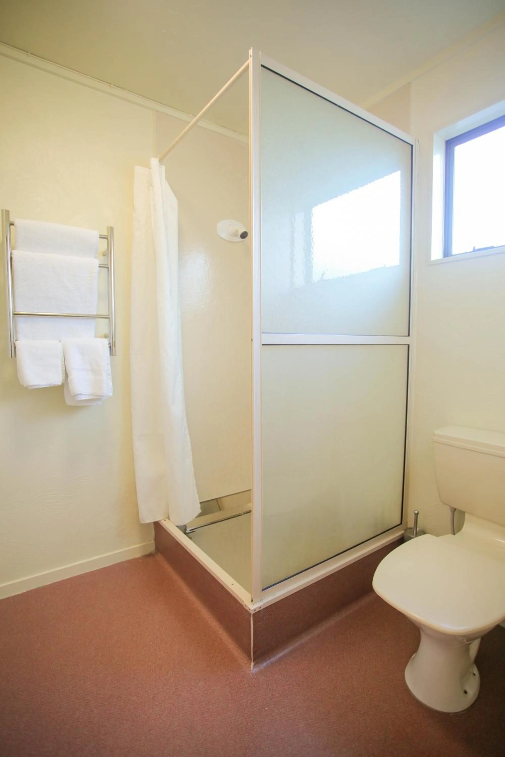 Shower in Abbots Hamilton – Hotel and Conference Centre