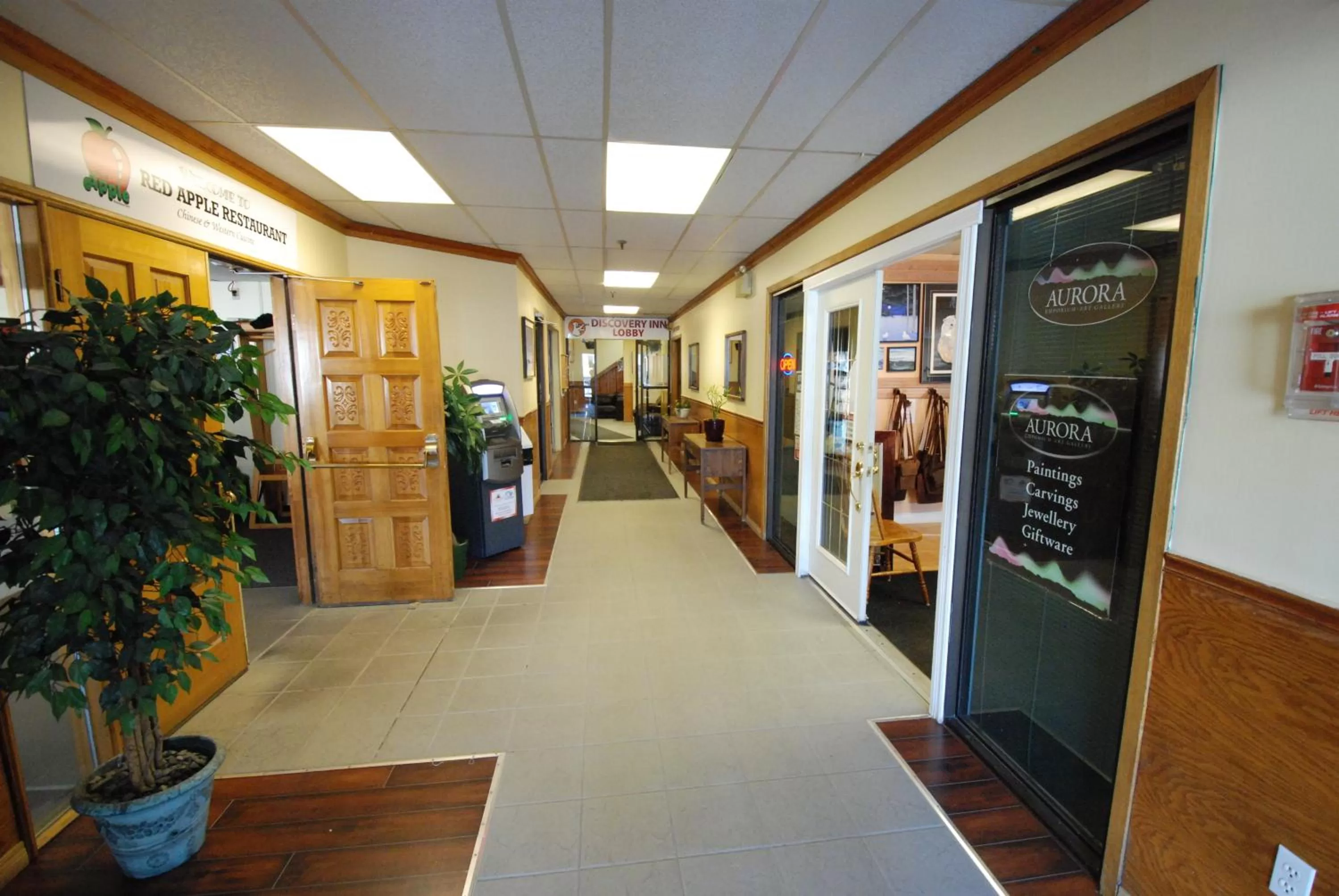 Restaurant/places to eat in Discovery Inn