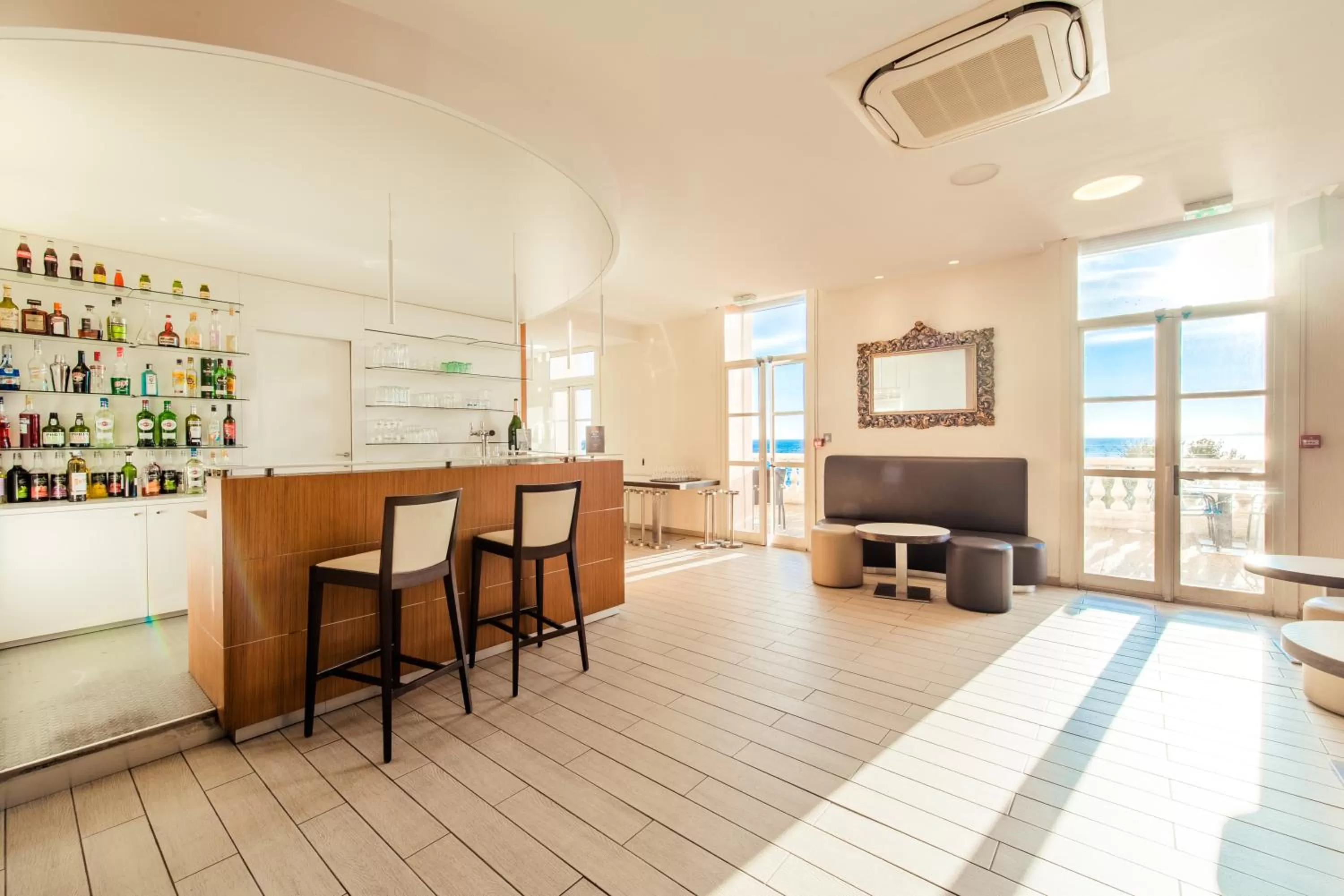 Lounge or bar in Hotel Le Saint Paul