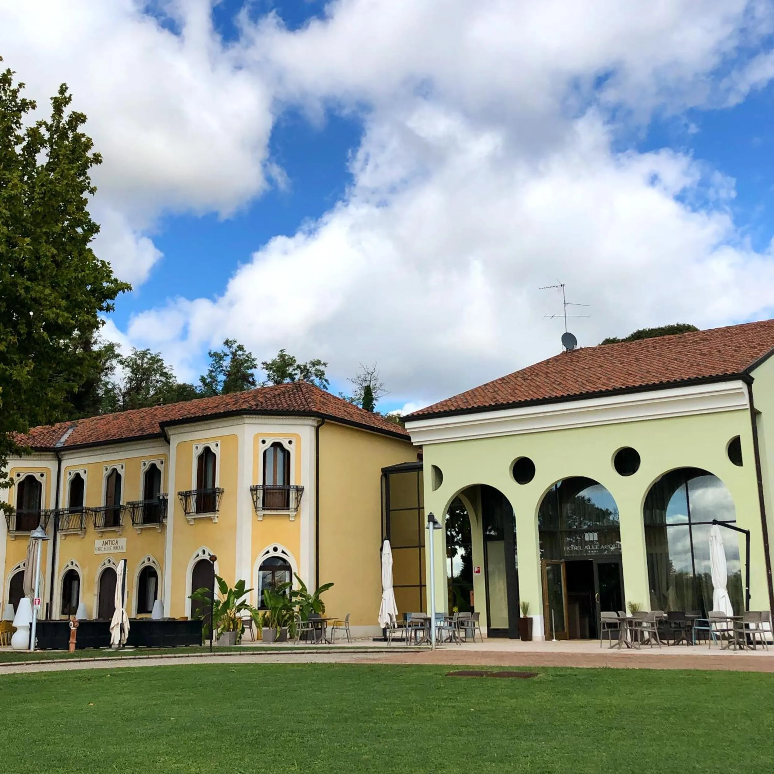 Property building in Hotel Alle Acque