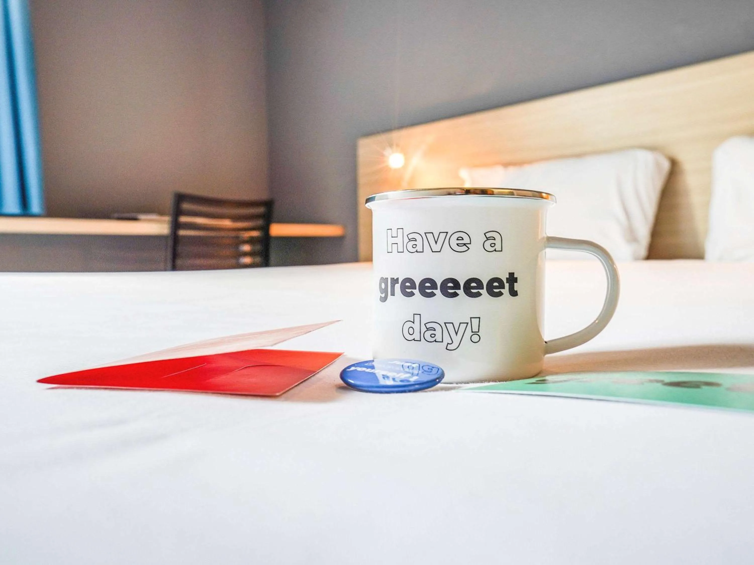Photo of the whole room, Bed in greet Hotel Bordeaux Aeroport