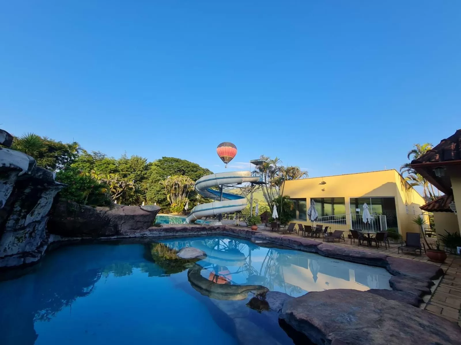 Swimming pool in Pousada Le Sapê