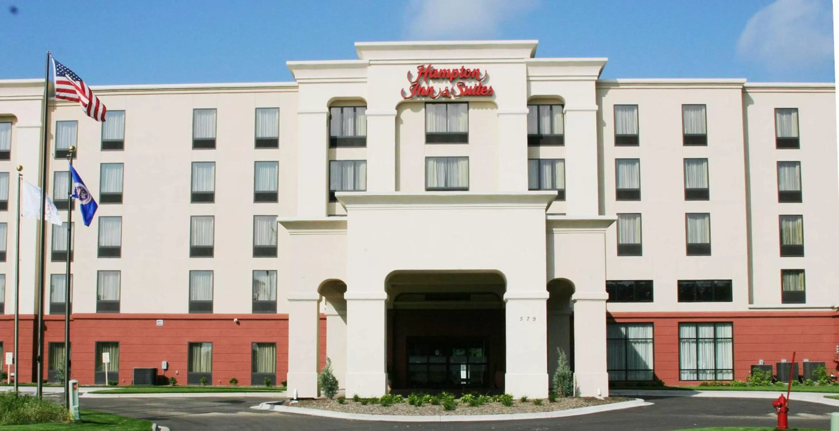 Property building in Hampton Inn & Suites Lino Lakes