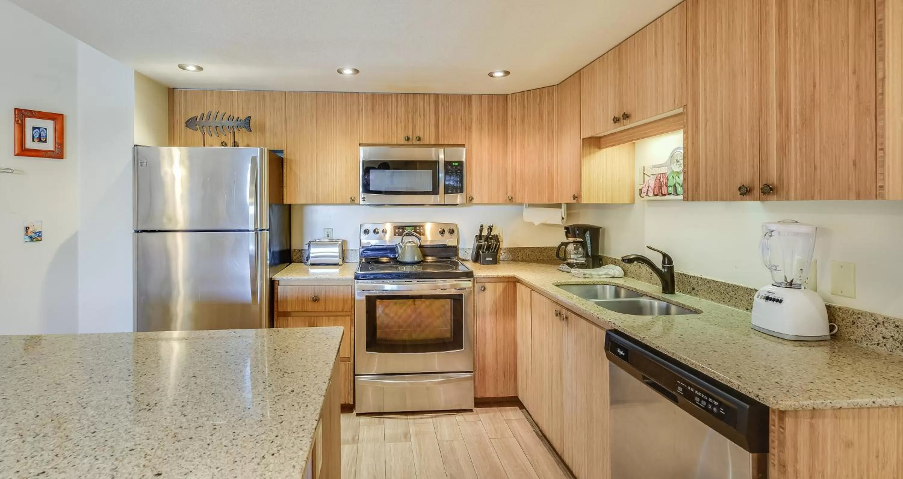 Kitchen/Kitchenette in Castle Maui Banyan