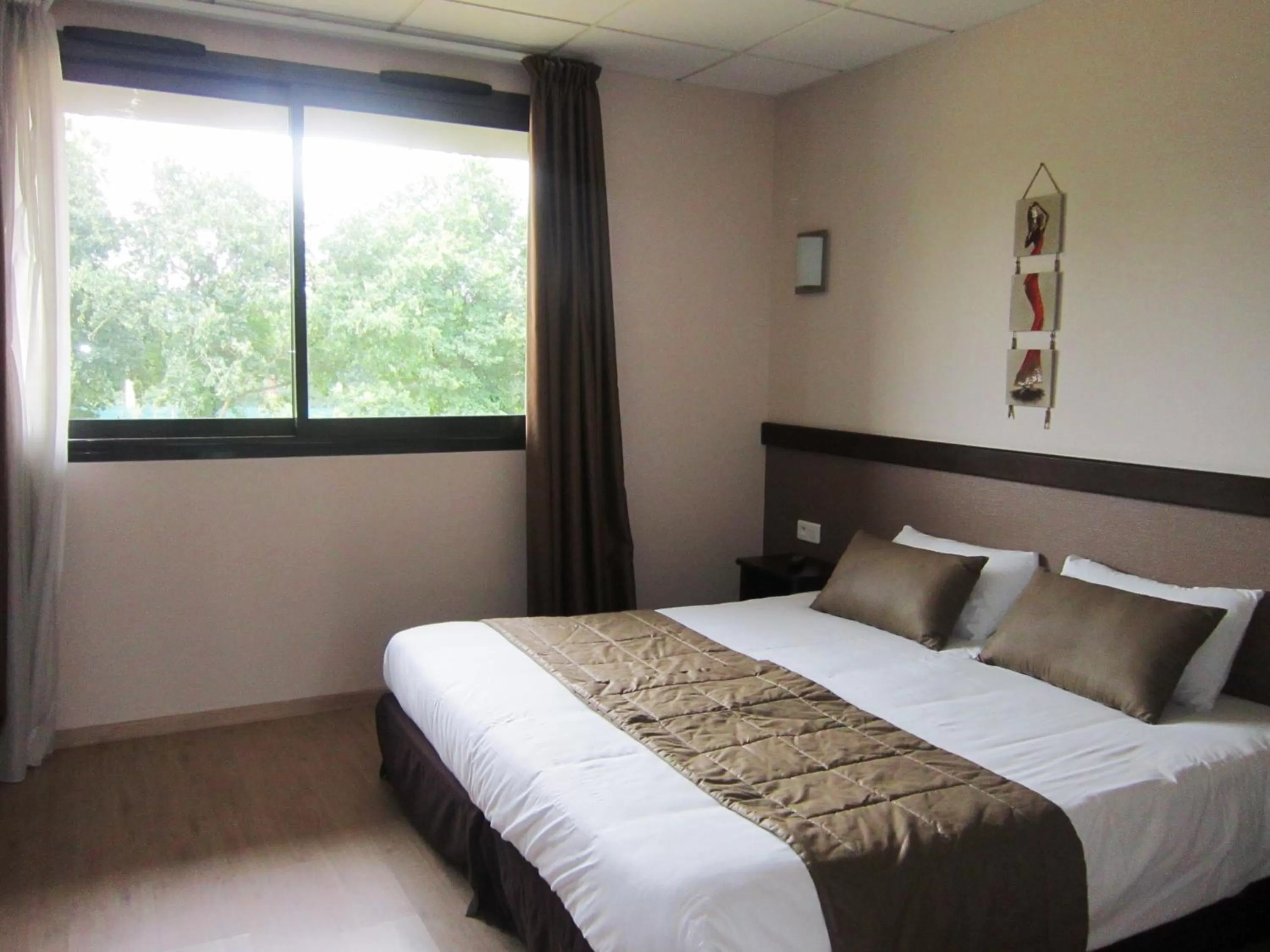 Photo of the whole room, Bed in Hôtel Particulier VILLA DES MARAIS