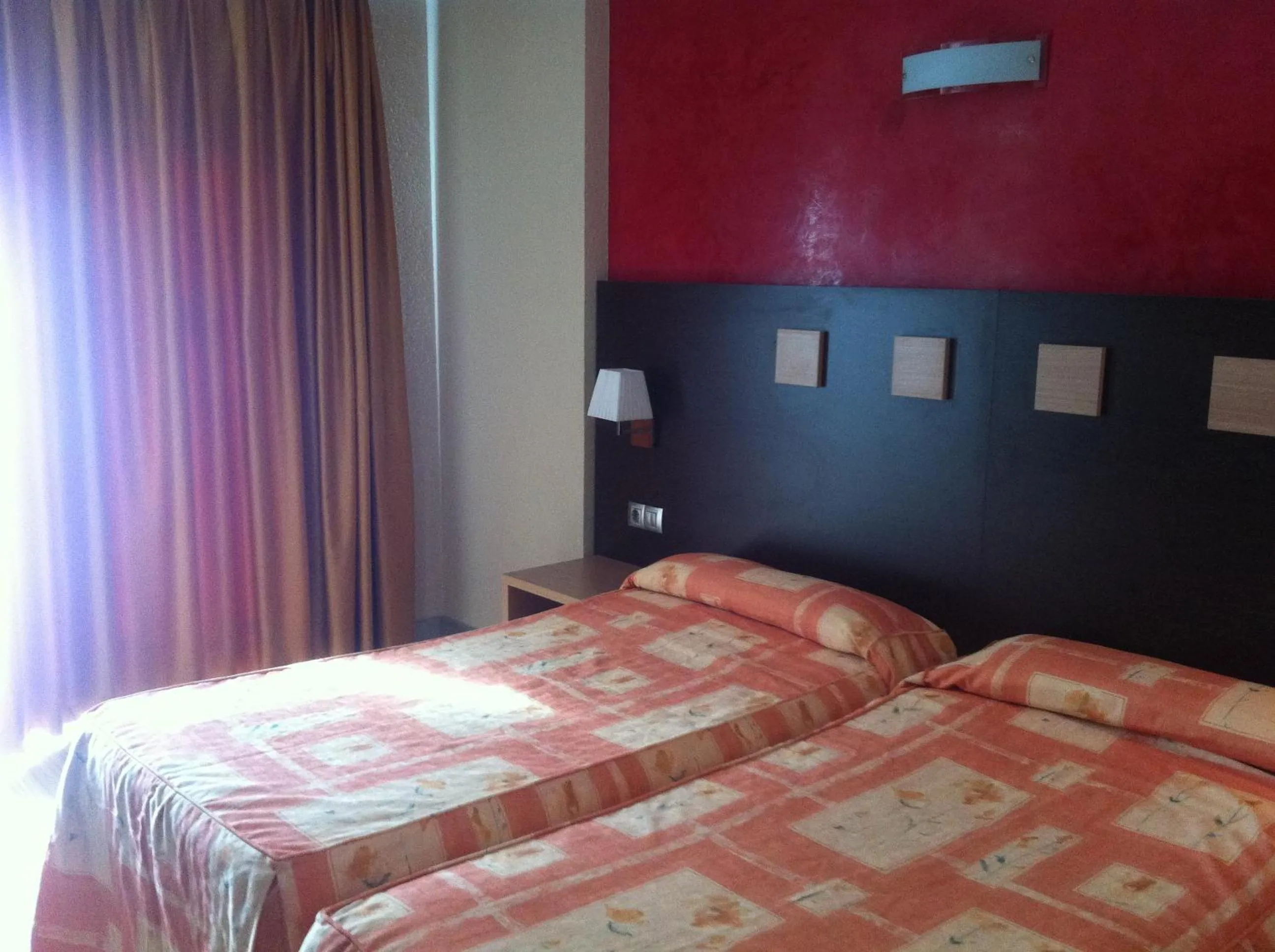 Photo of the whole room, Bed in Hotel Ciutadella