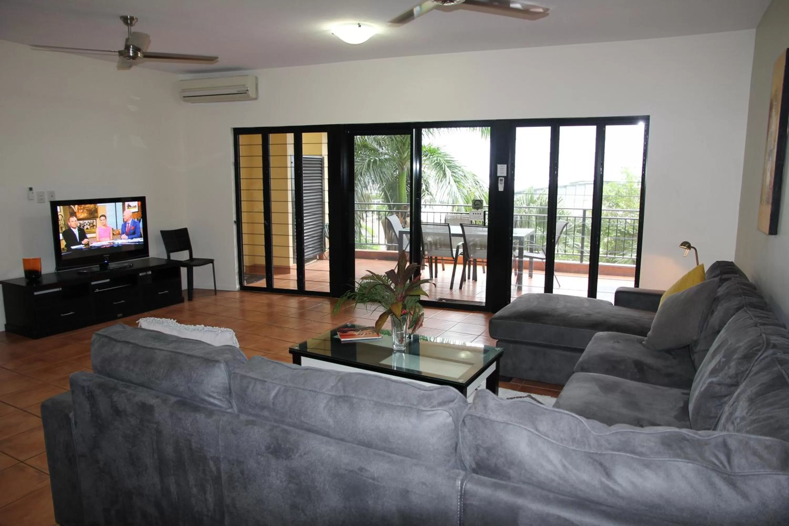 Balcony/Terrace, Seating Area in Darwin Deluxe Apartments