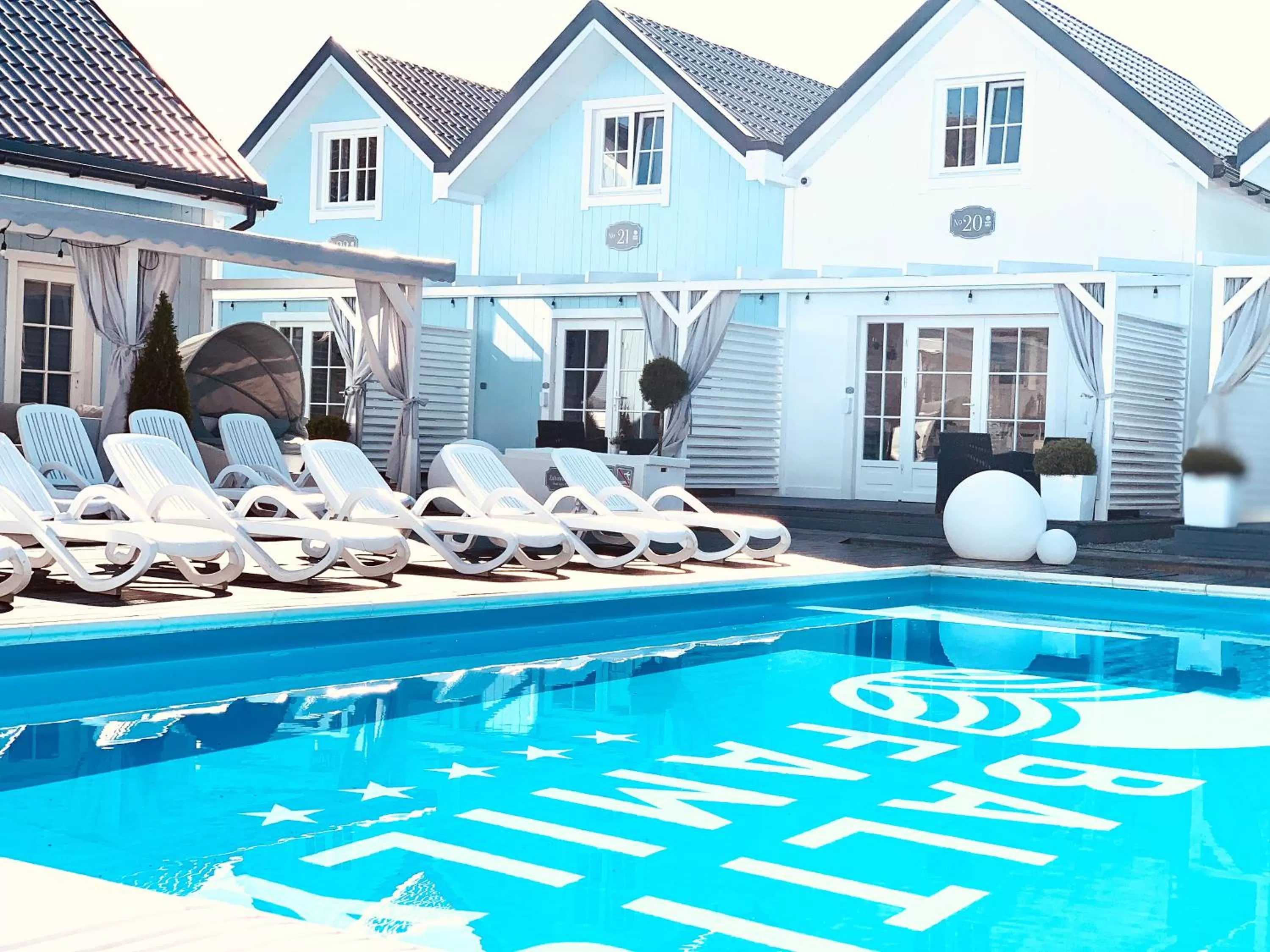 Property building, Swimming Pool in Baltic Family - domki całoroczne nad morzem basen kidsclub rowery