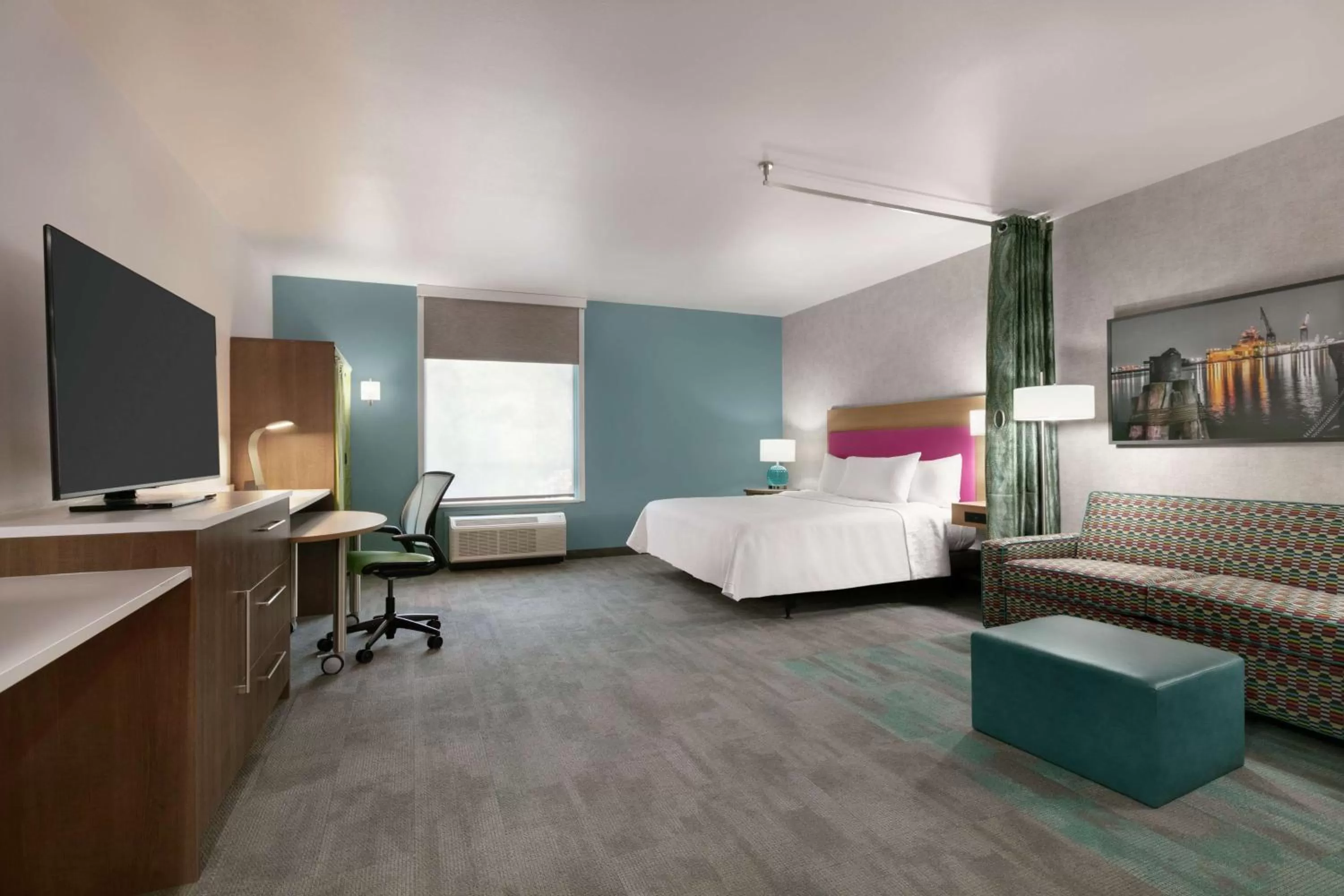 Bedroom, Bed in Home2 Suites By Hilton Norfolk Airport