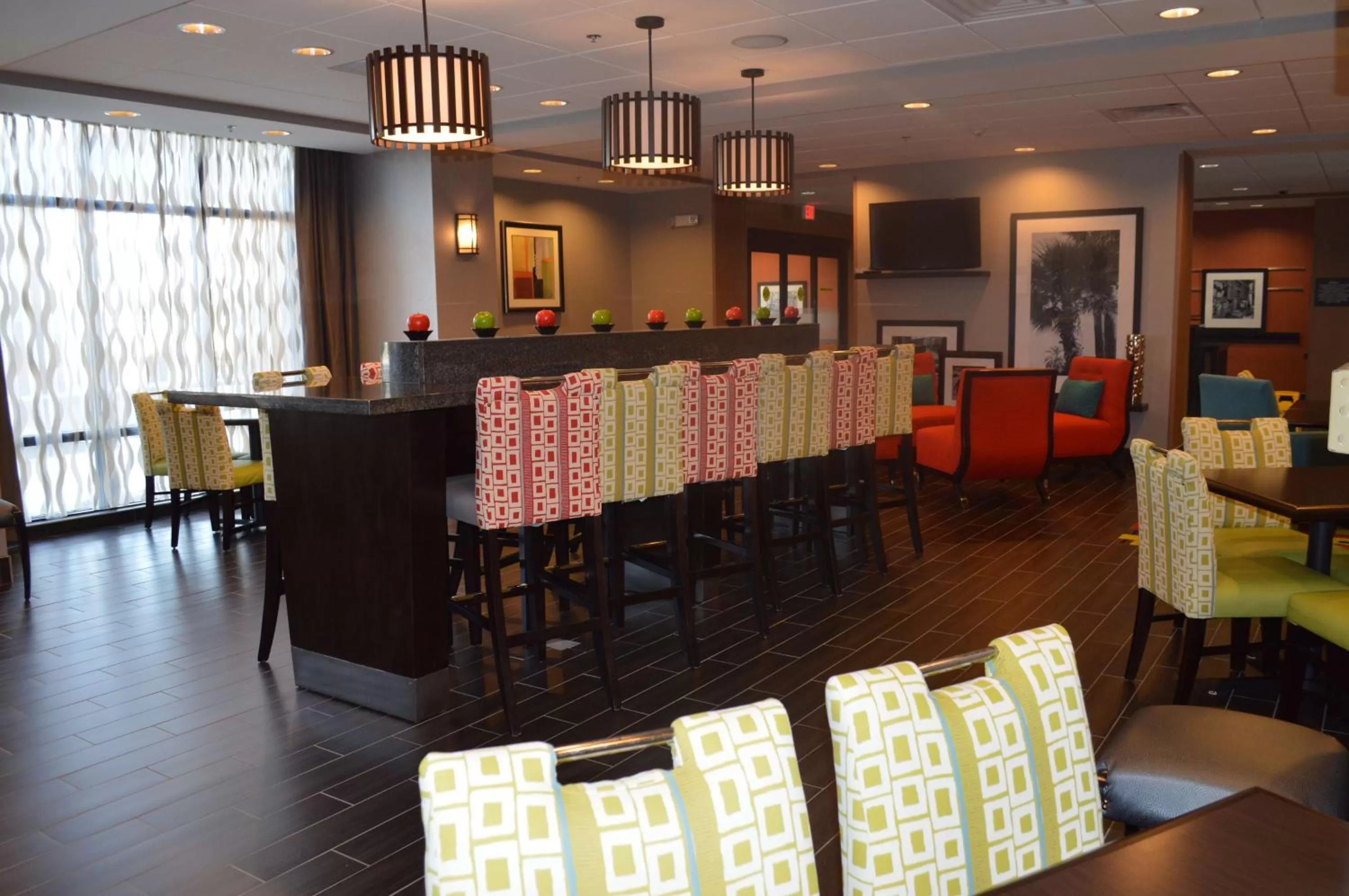 Dining area in Hampton Inn Foley