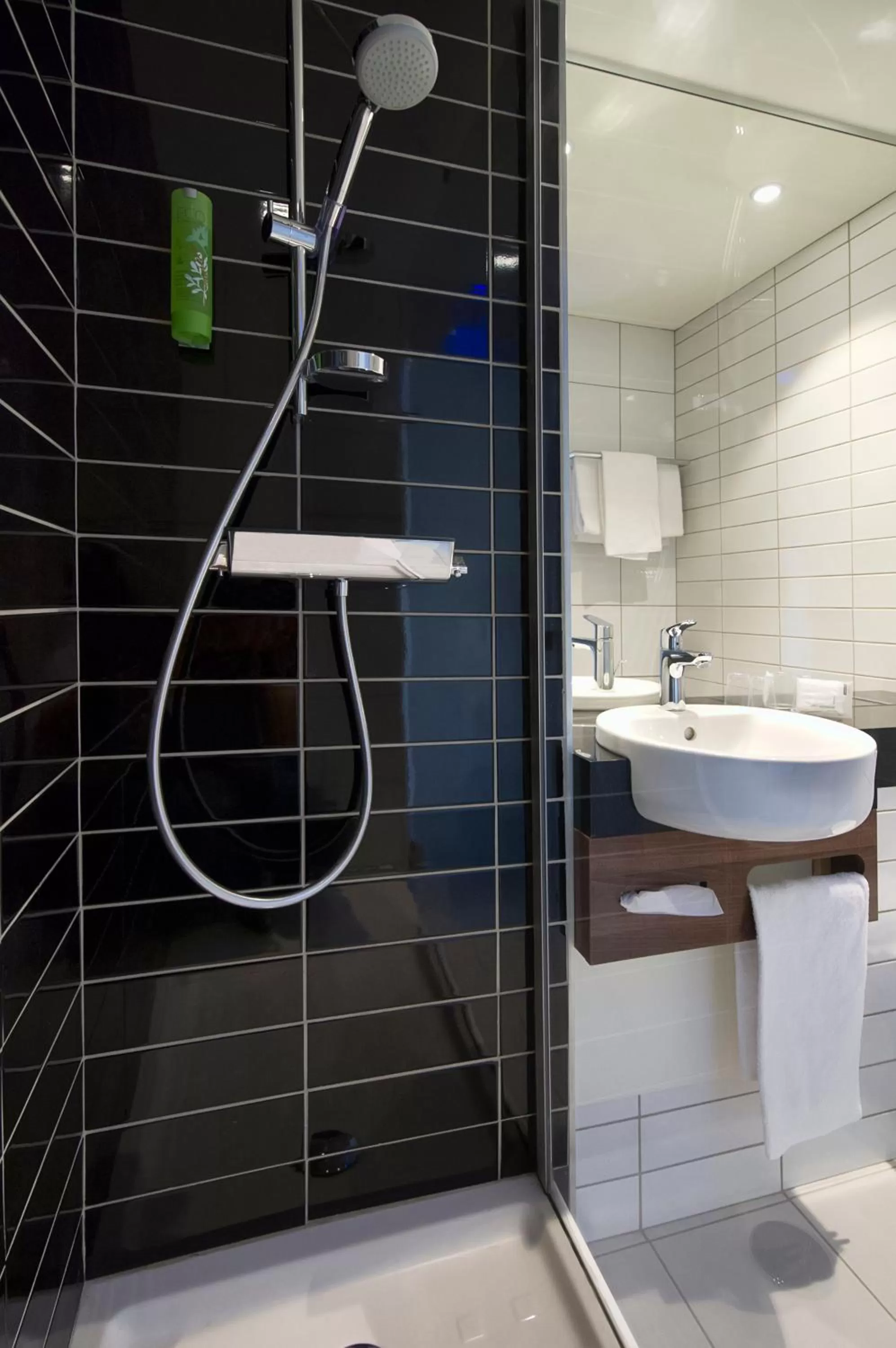 Bathroom in Holiday Inn Express Lille Centre by IHG