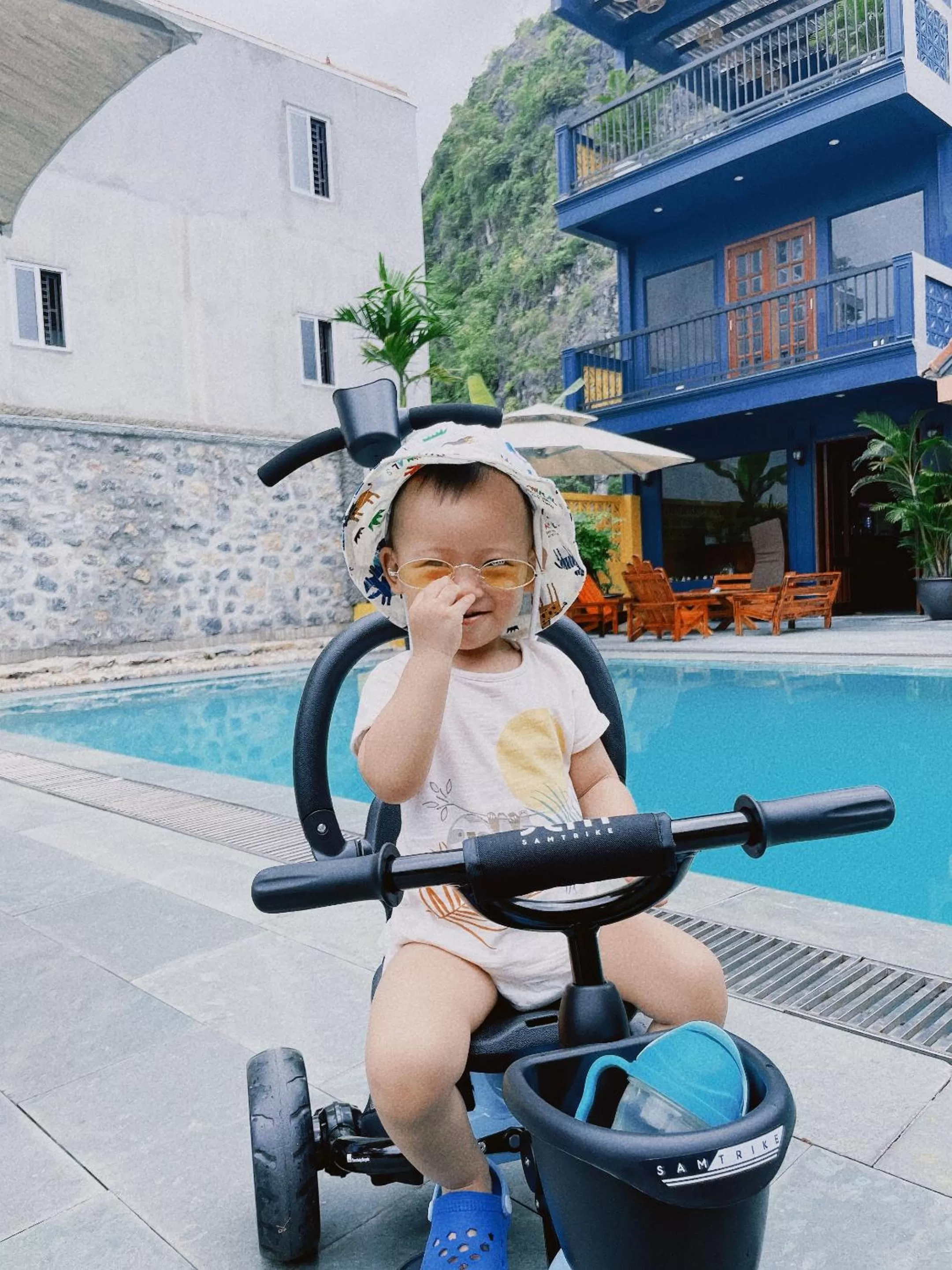 Swimming pool in Chez Loan Hotel