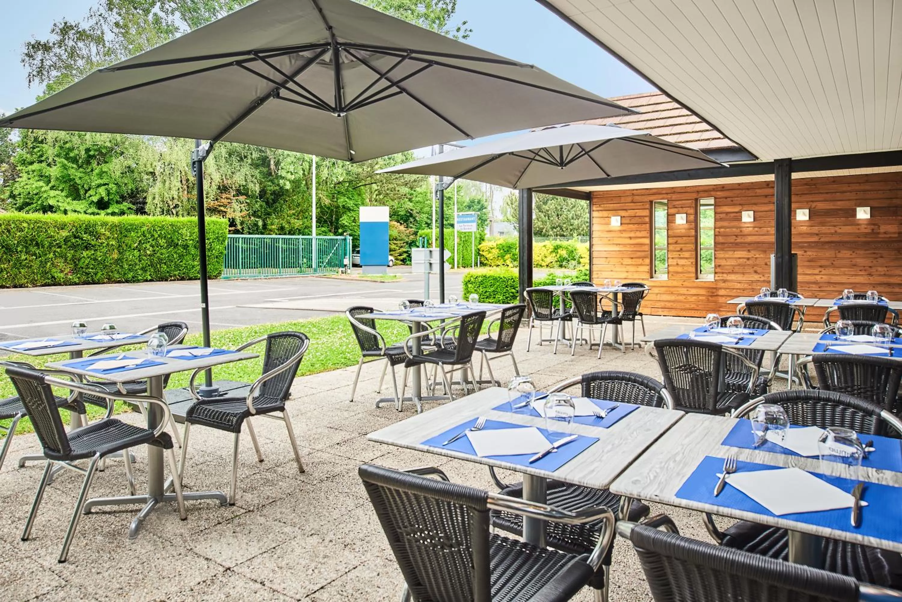 Patio in Kyriad Lille - Mons en Baroeul