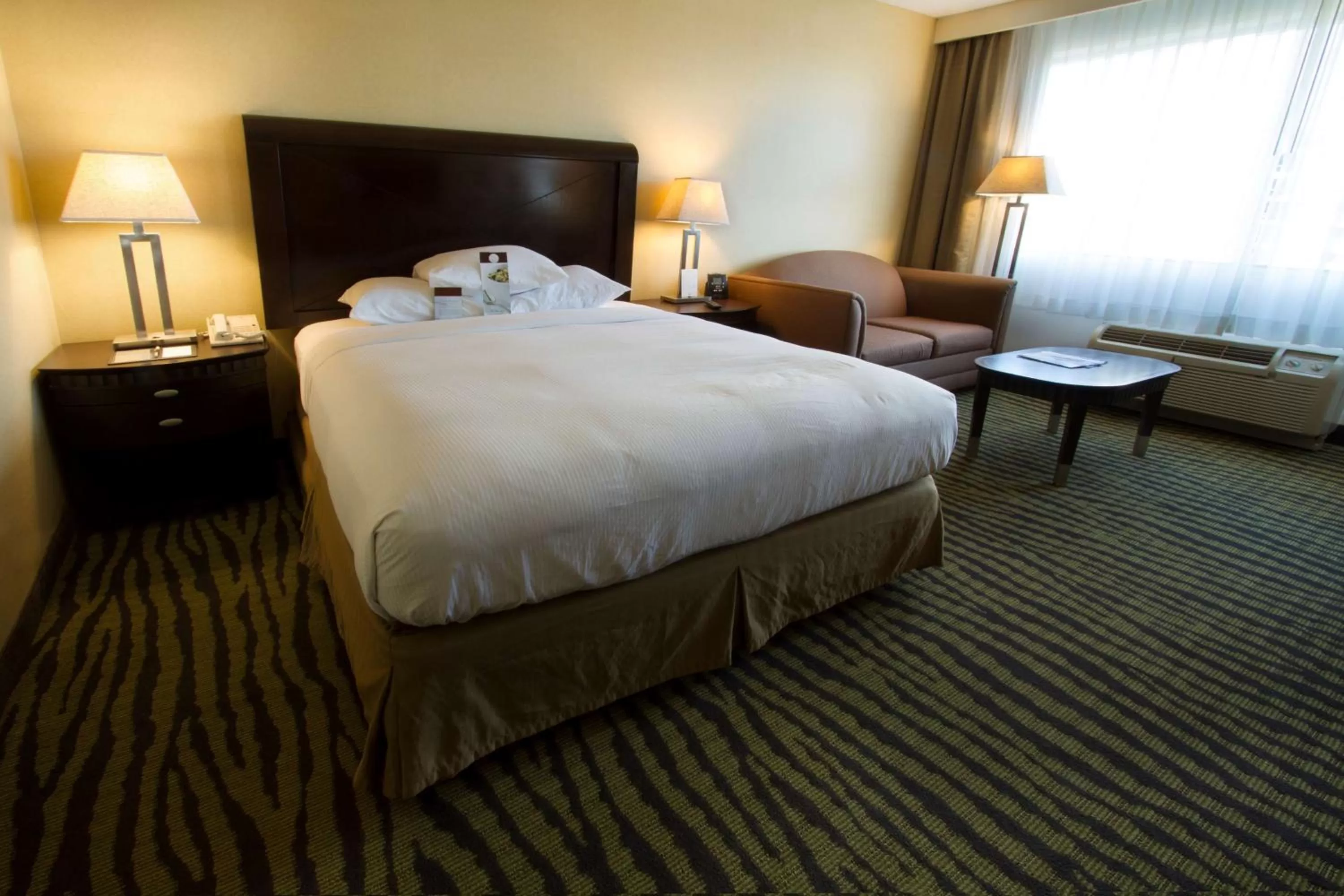 Bed in DoubleTree by Hilton Orange County Airport