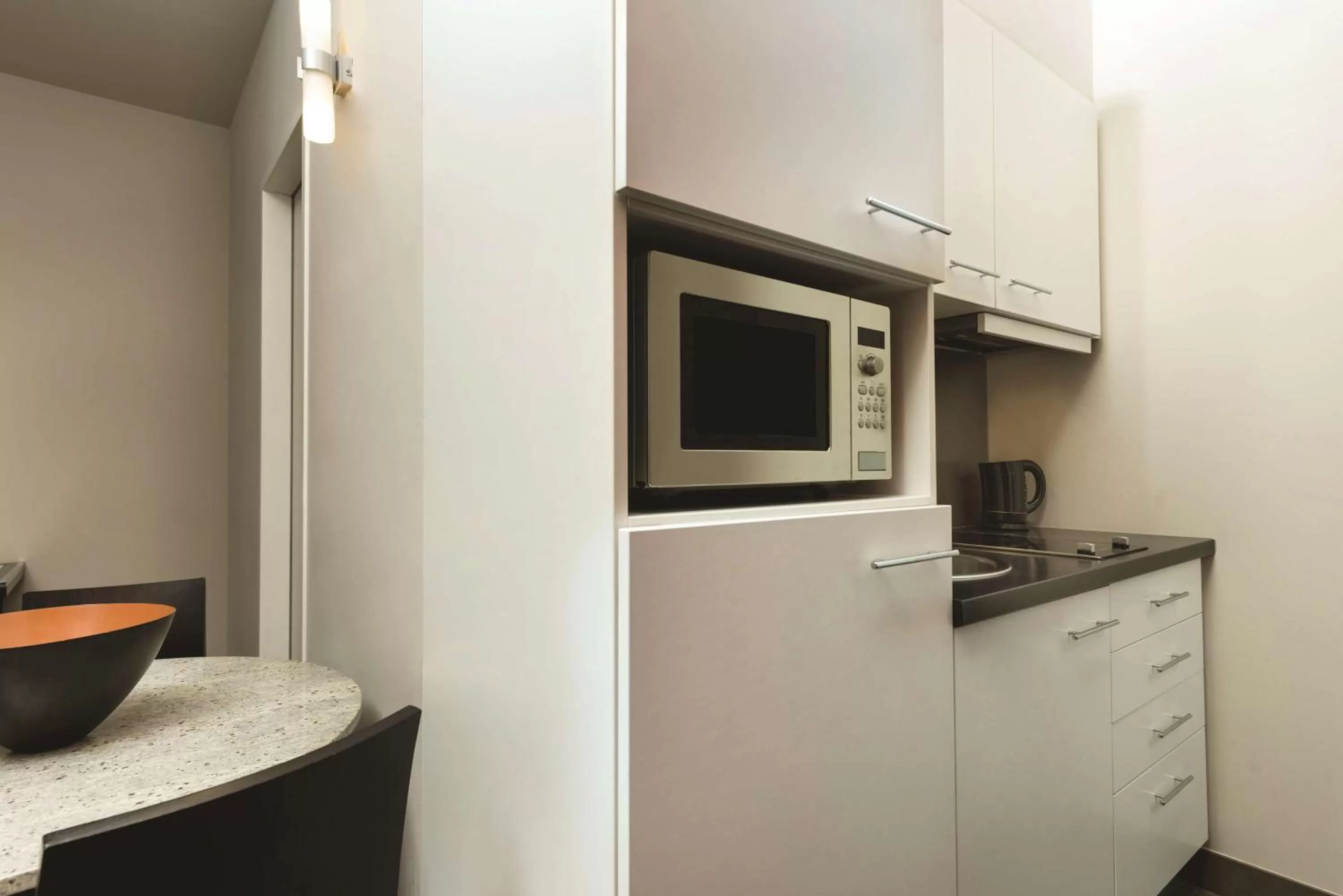 Kitchen or kitchenette in Adina Apartment Hotel Berlin Checkpoint Charlie