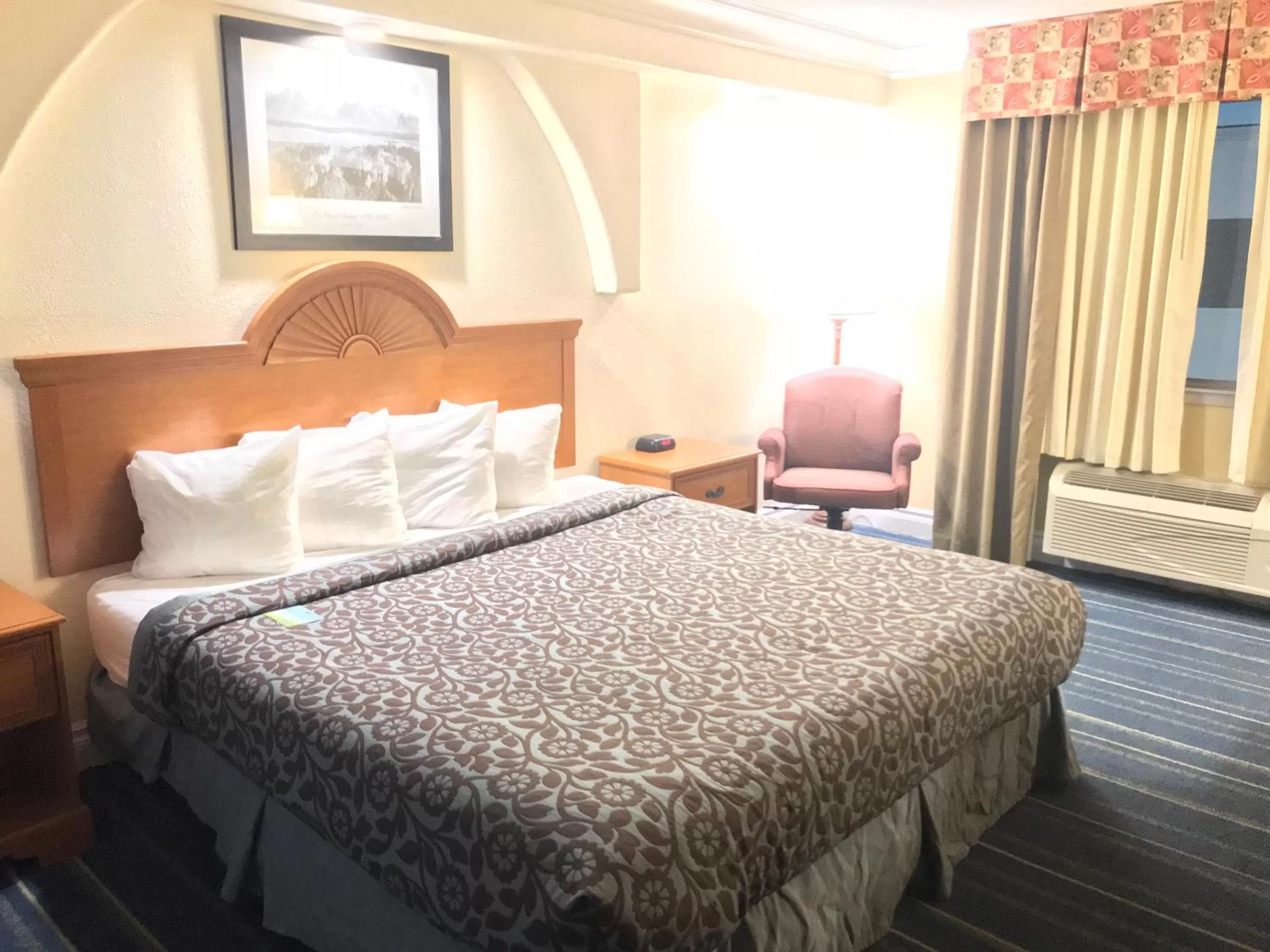 Bed in Days Inn by Wyndham San Antonio Airport