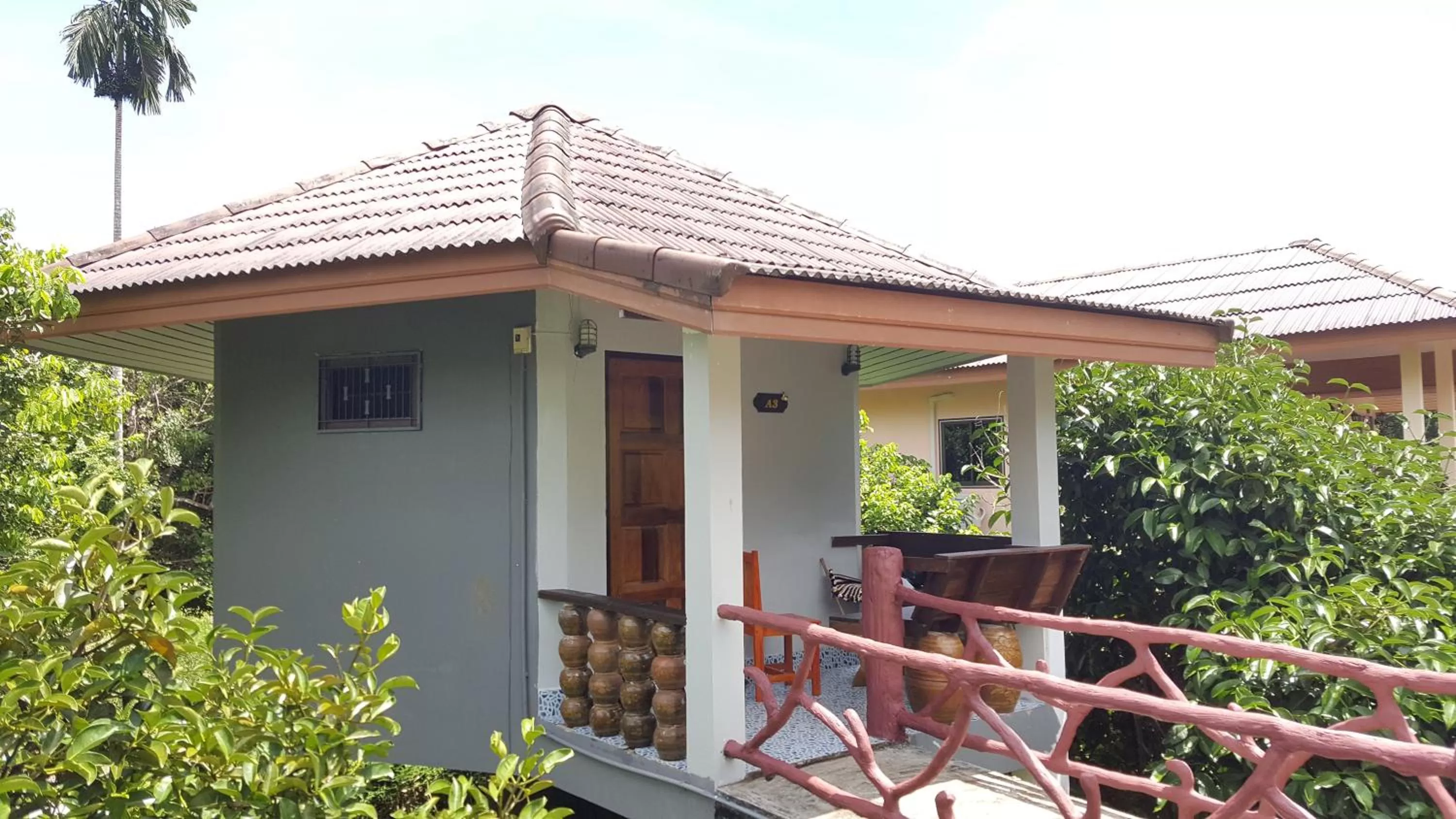 Property building in Khao Sok Jungle Huts Resort