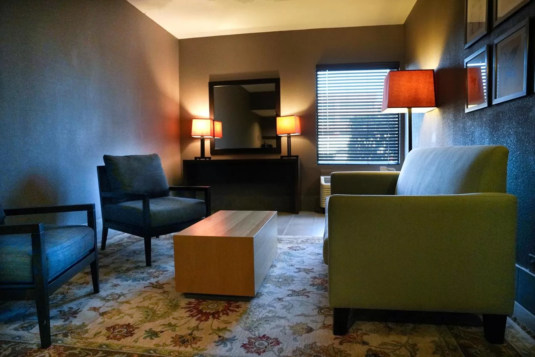 Business facilities, Seating Area in Country Inn & Suites by Radisson, Grand Prairie-DFW-Arlington, TX