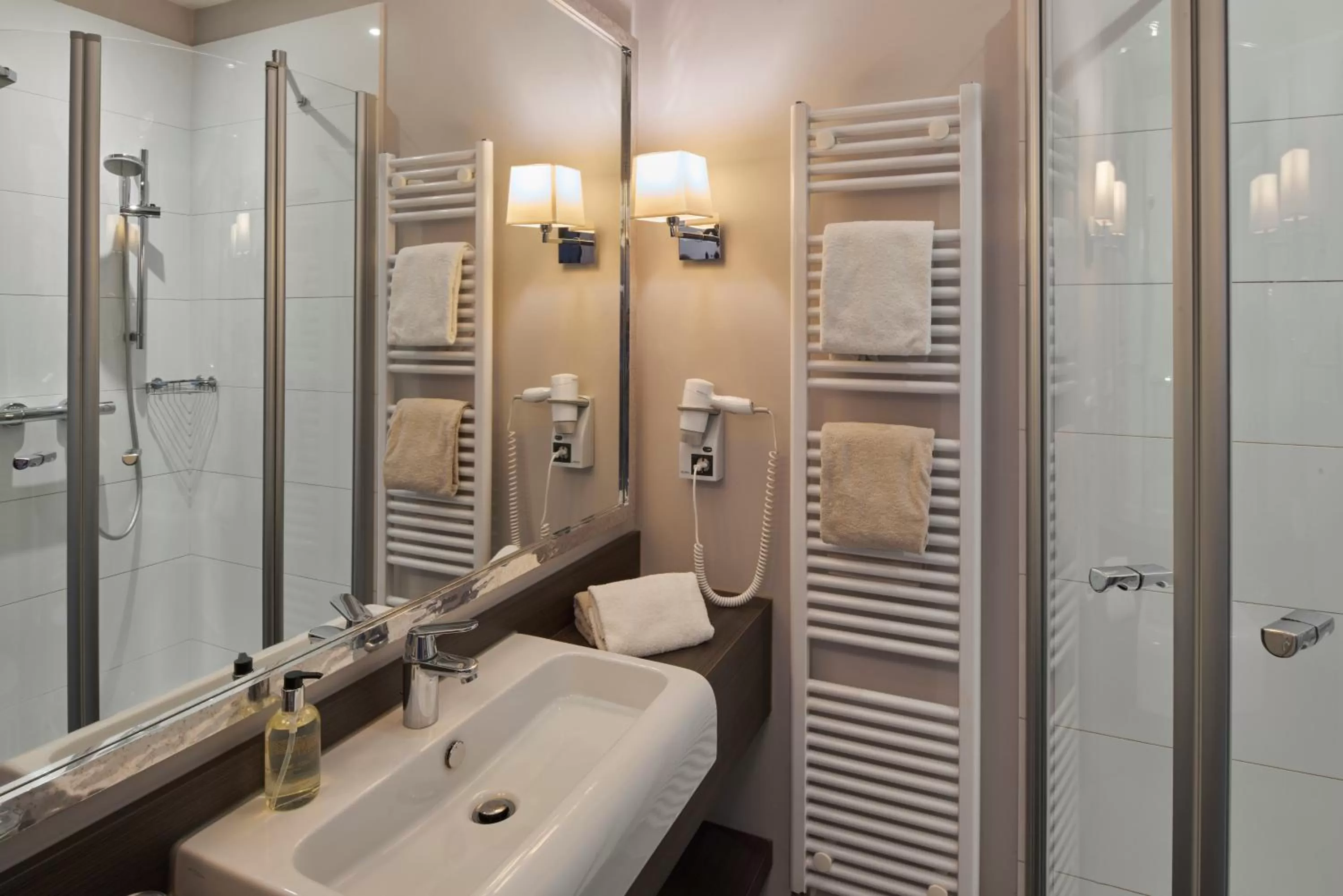 Bathroom in Hotel Via Regia - VIAs-Hotels