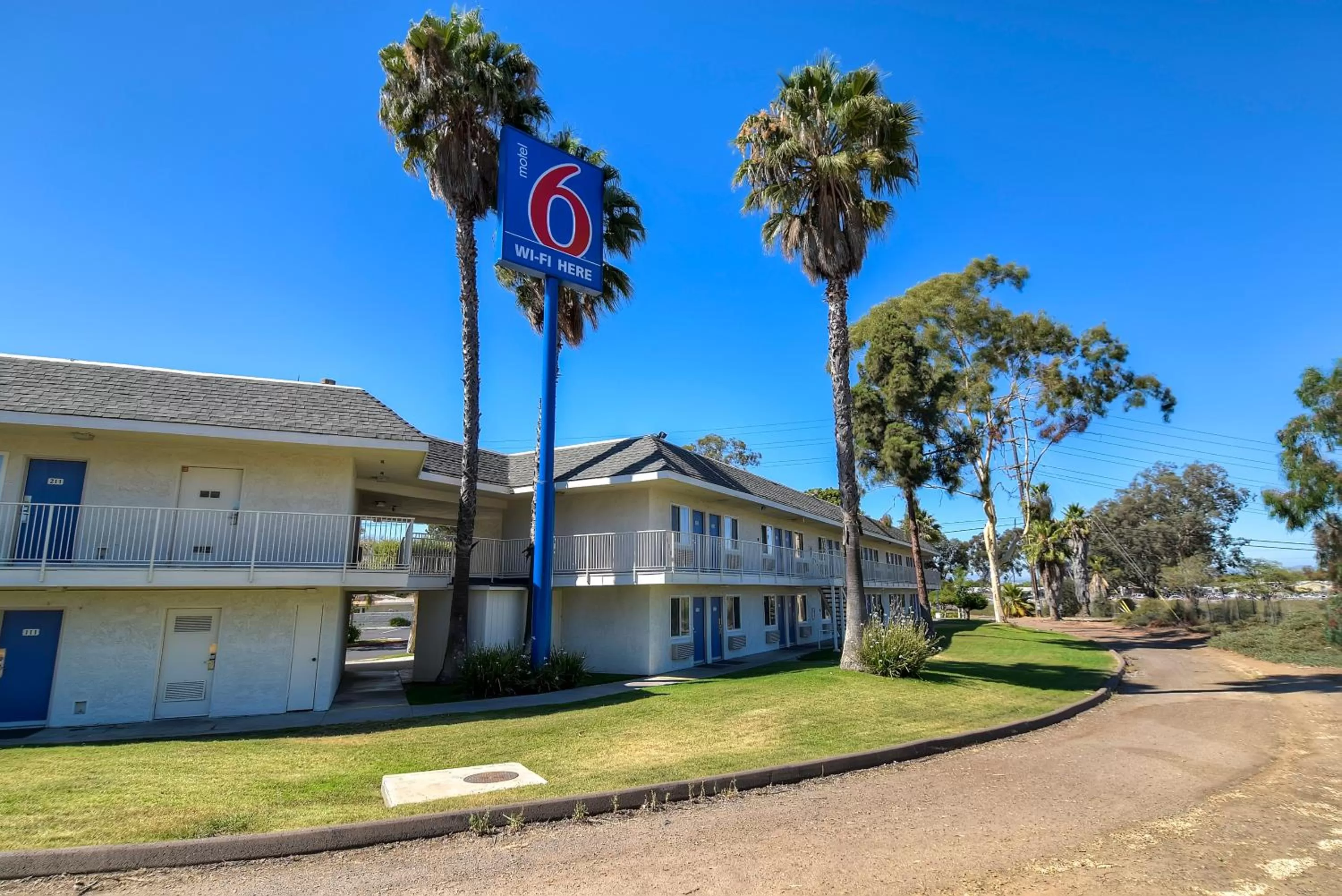 Facade/entrance in Motel 6-San Diego, CA - North
