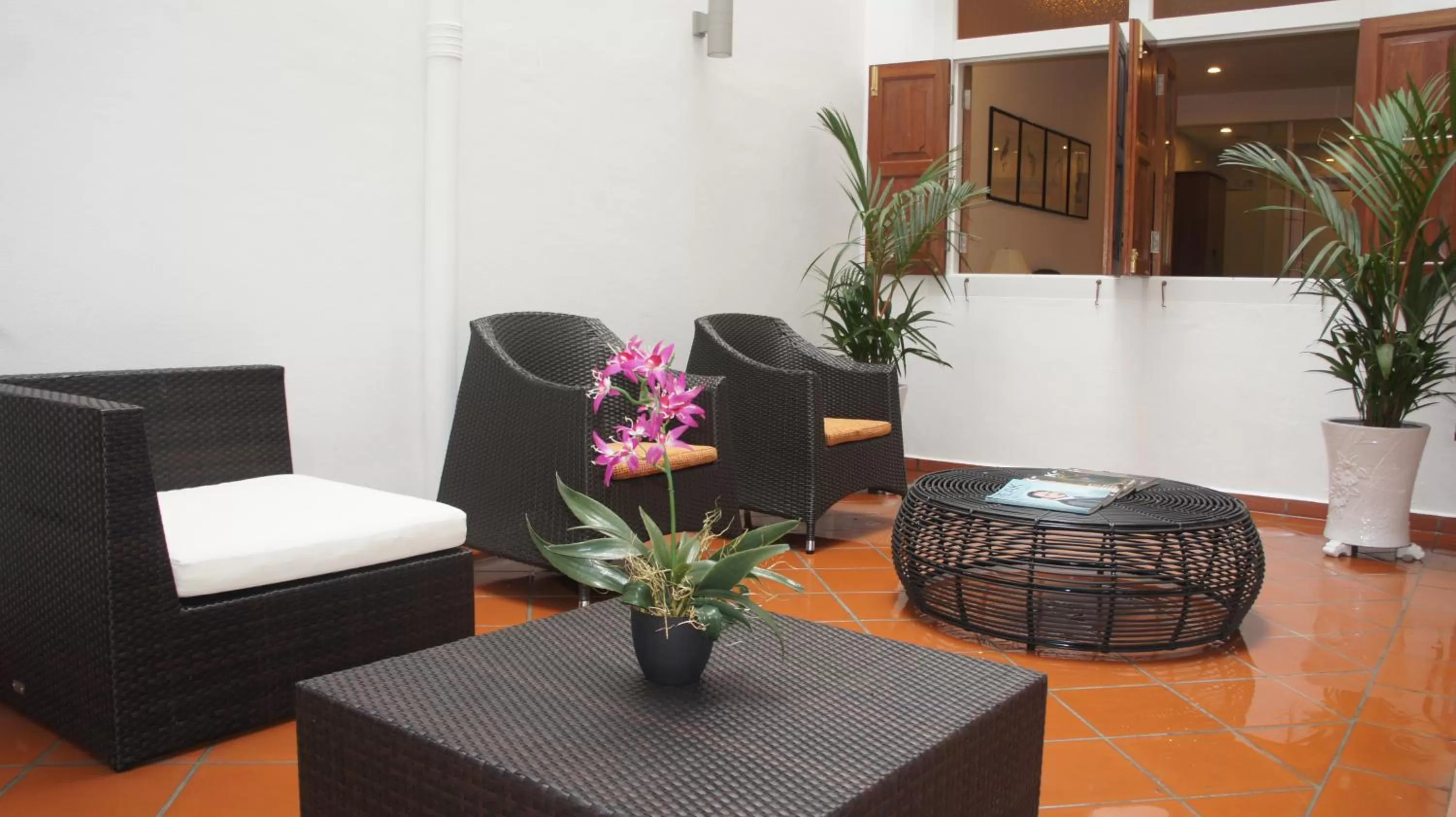 Decorative detail in Heeren Straits Hotel