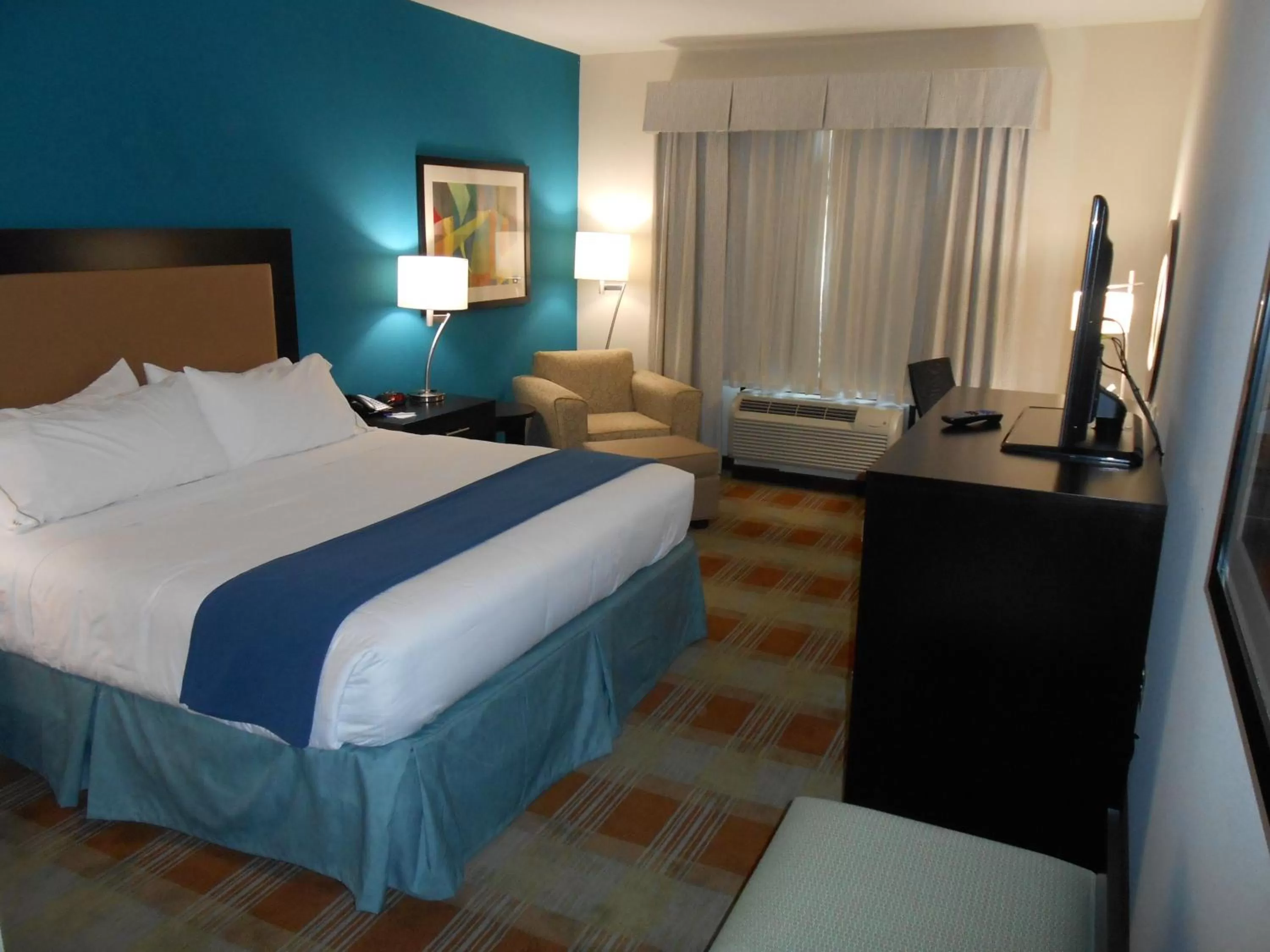 King Room - Disability Access Tub/ Non-Smoking in Holiday Inn Express & Suites Houston Northwest-Brookhollow, an IHG Hotel