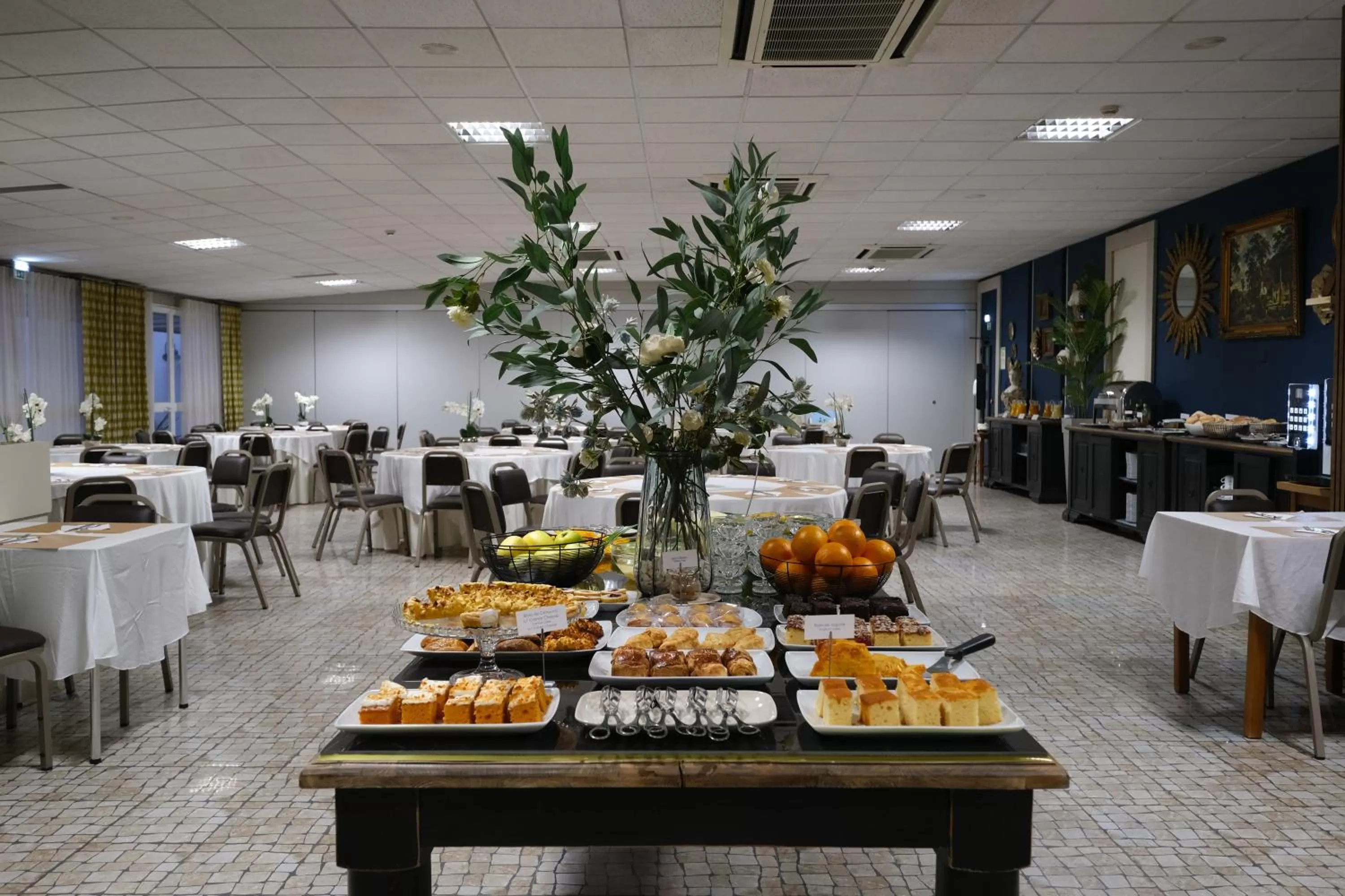 Breakfast in Hotel Rainha D. Amélia, Arts & Leisure