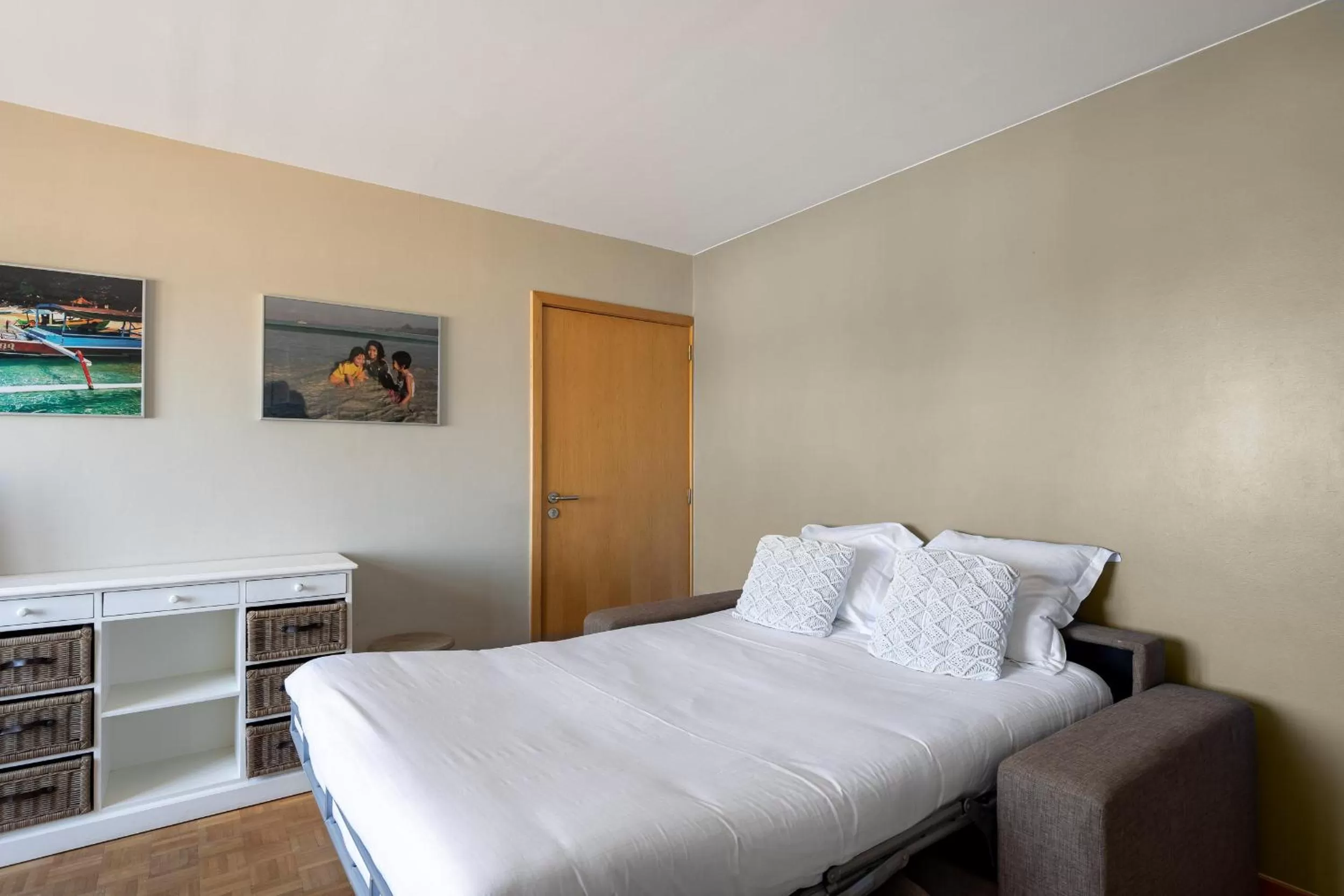 Photo of the whole room, Bed in West Bay