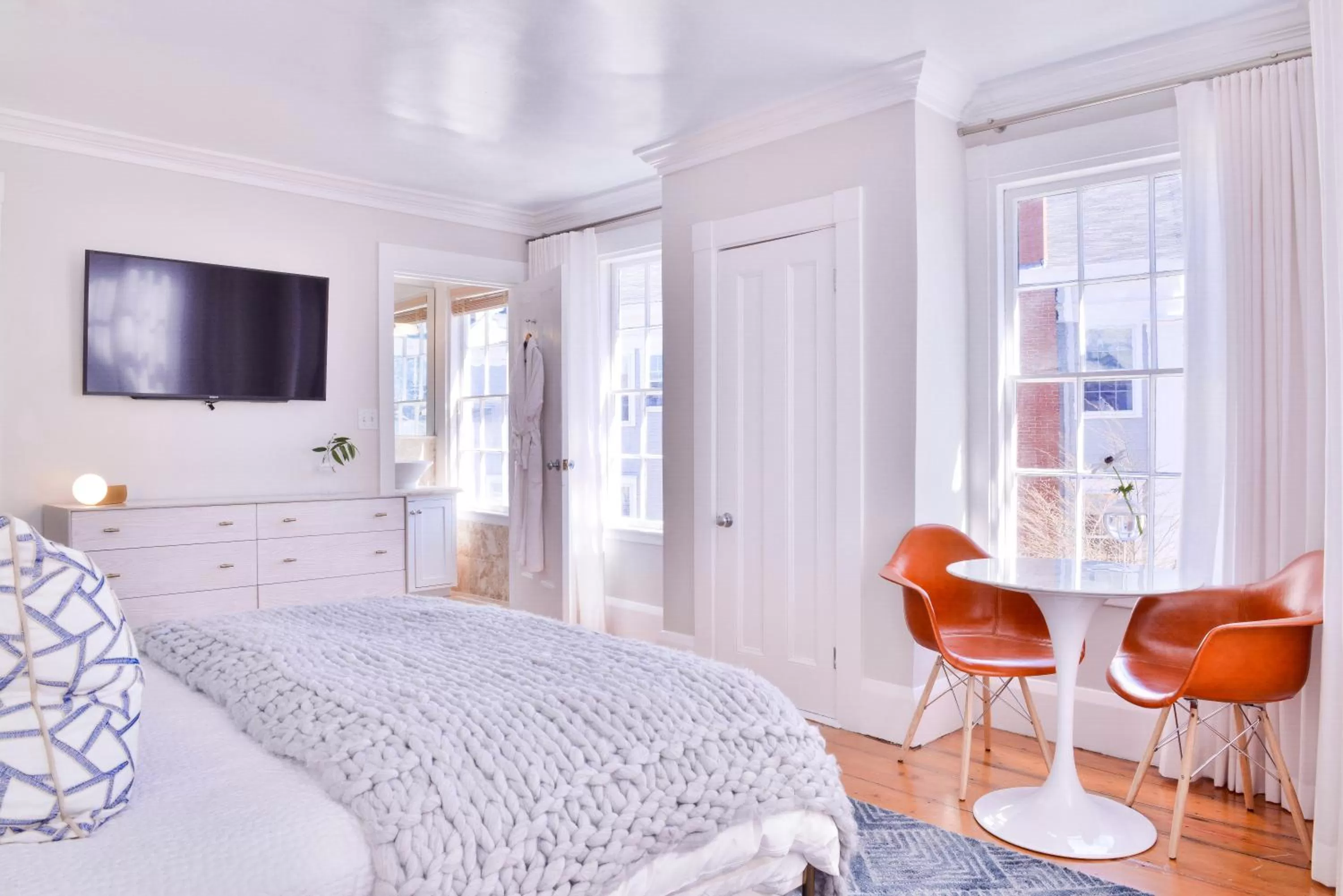 TV/Entertainment Center in Hotel Pippa