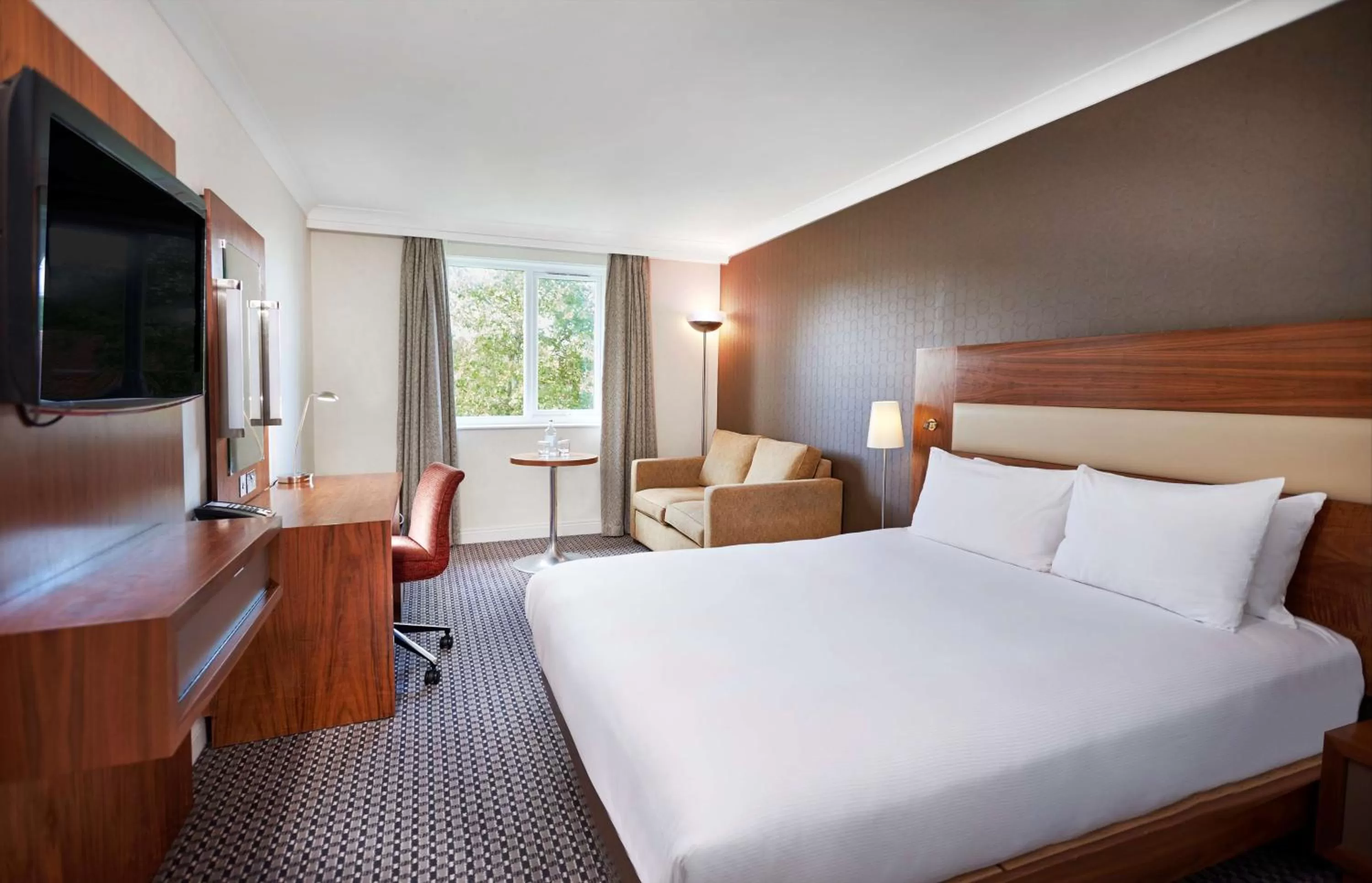 TV and multimedia, Bed in DoubleTree by Hilton Bristol North