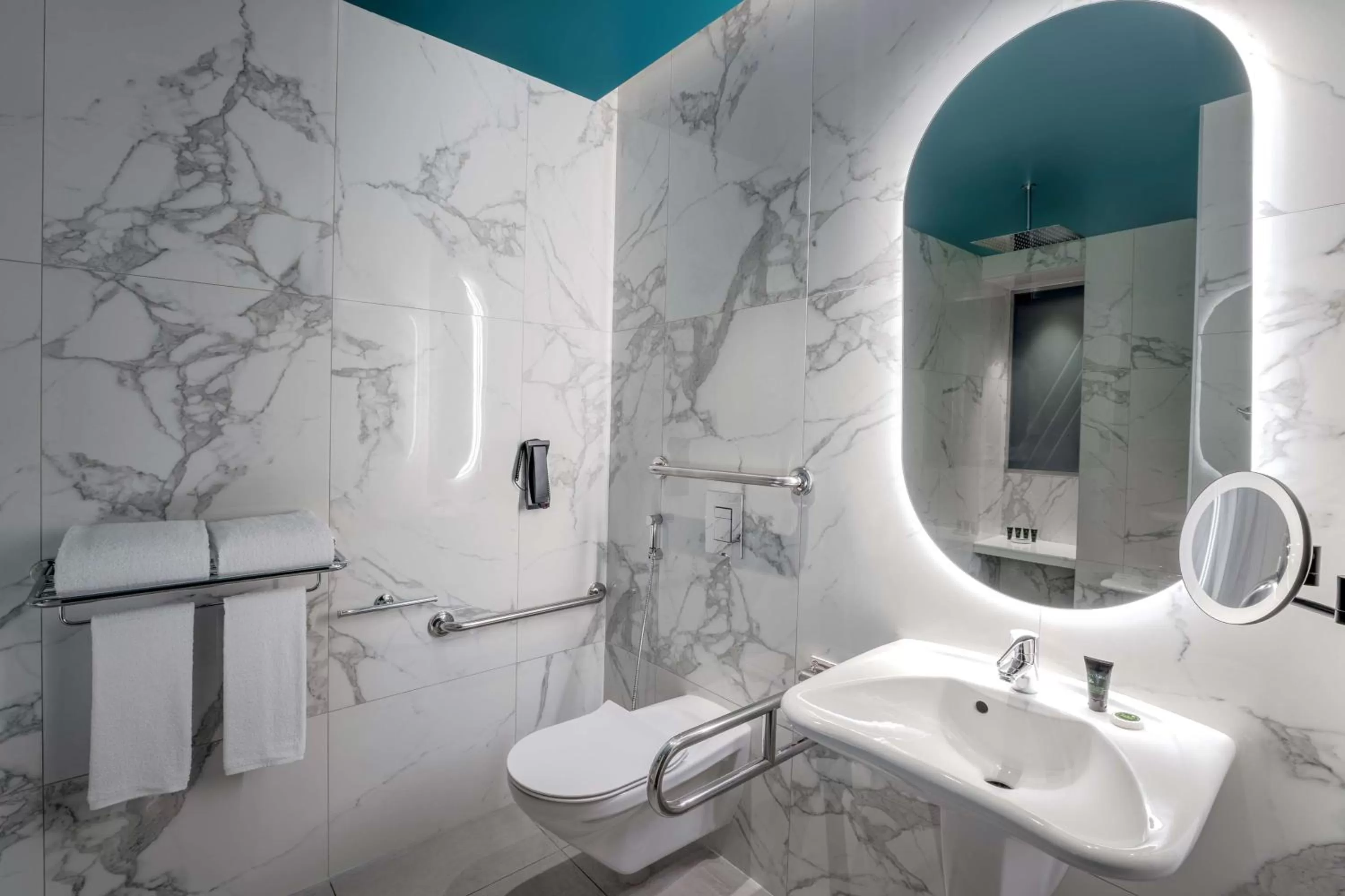 Bathroom in Hyatt Centric Jumeirah Dubai