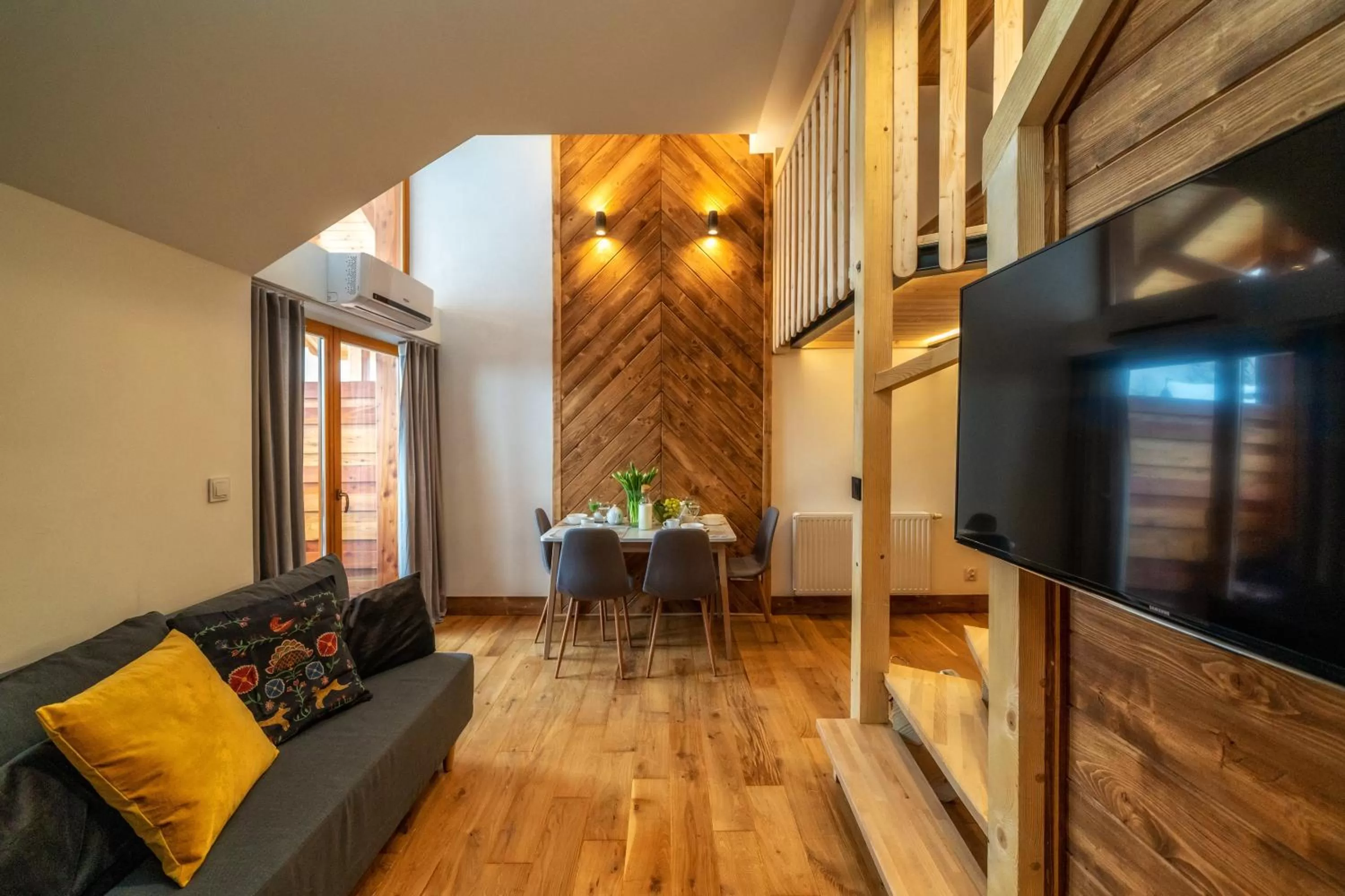 Communal lounge/ TV room in Aparthotel Giewont